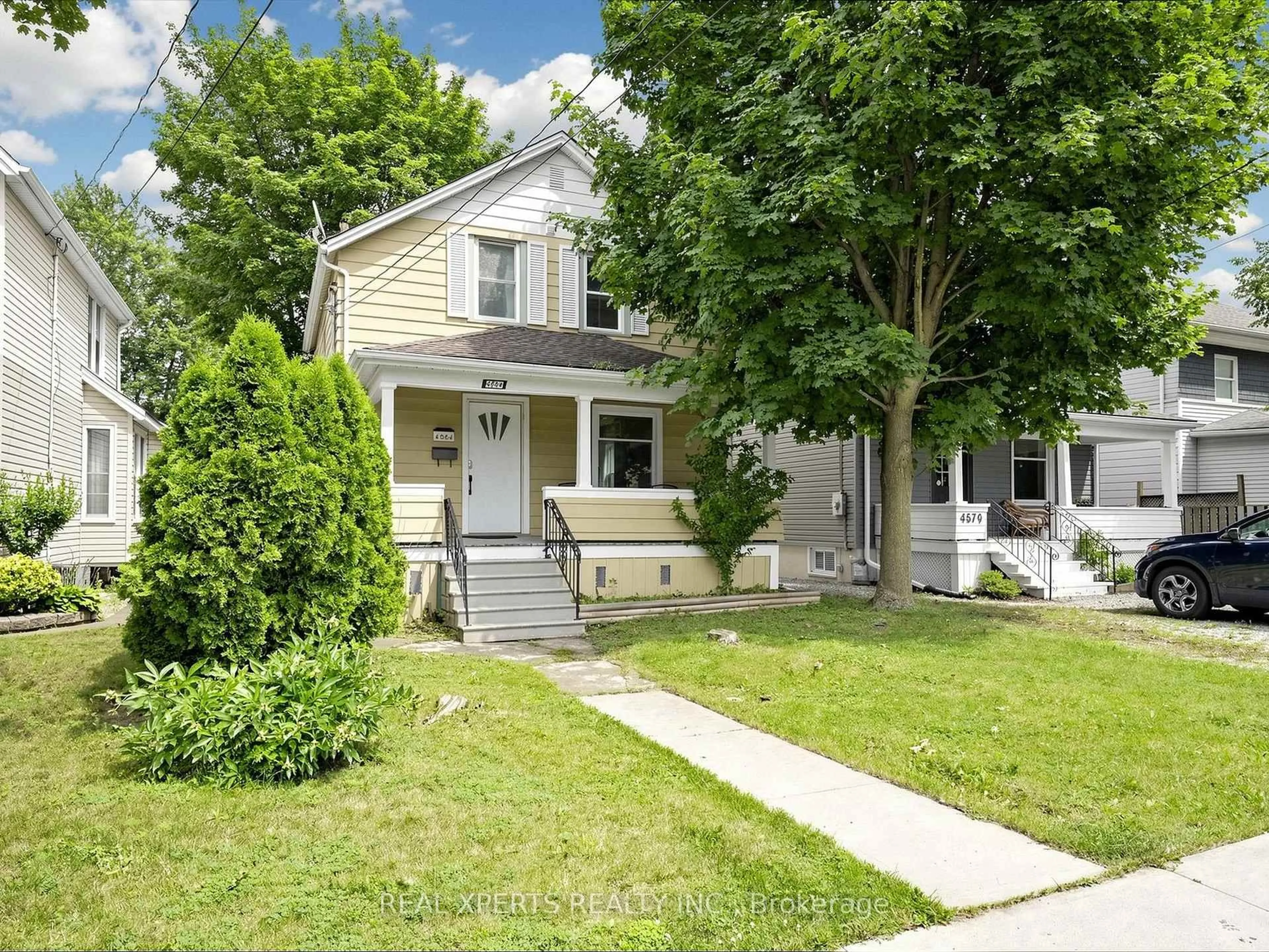 Home with vinyl exterior material, street for 4564 Fourth Ave, Niagara Falls Ontario L2E 4N6