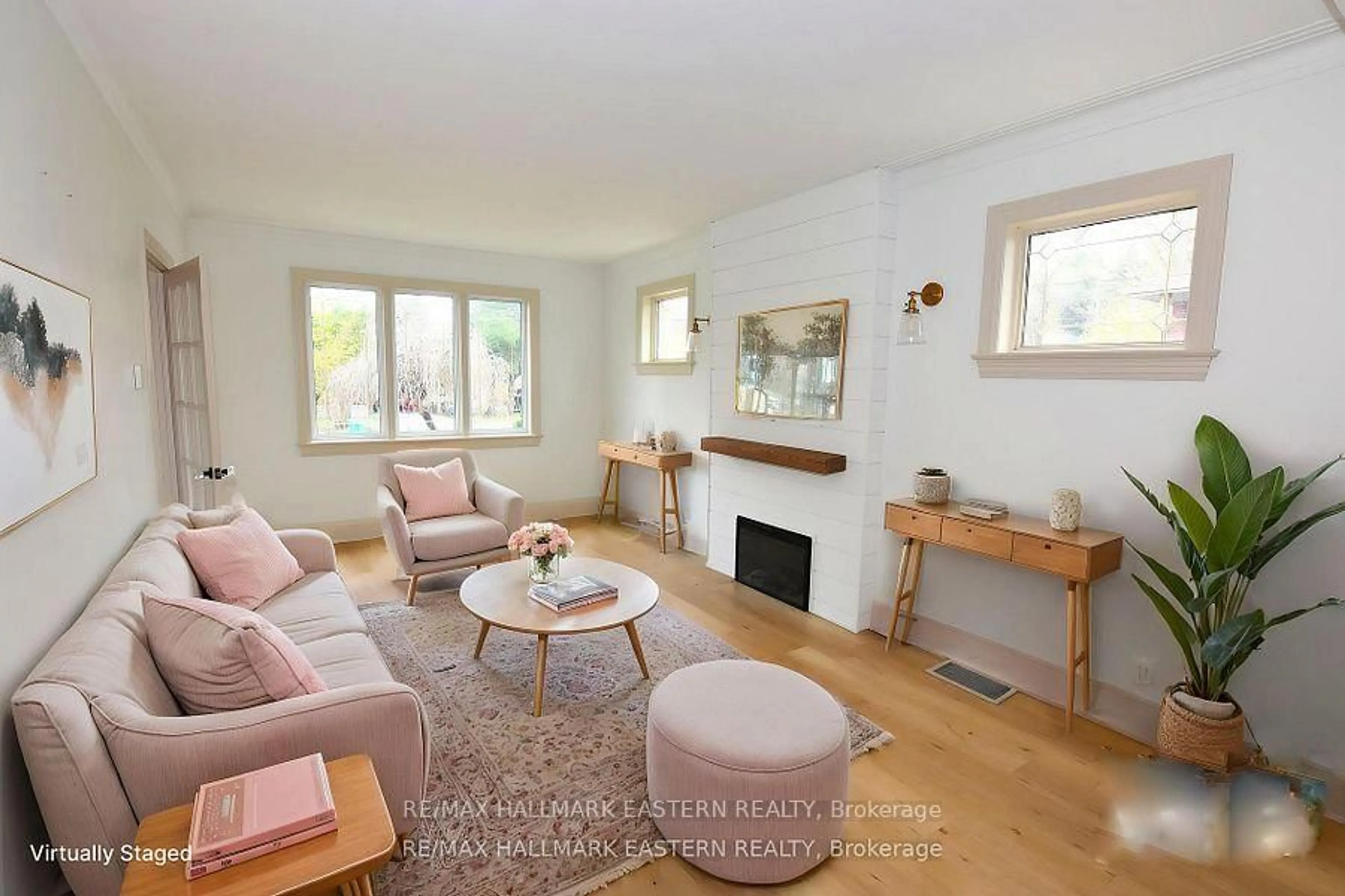 Living room with furniture, wood/laminate floor for 269 Aberdeen Ave, Peterborough Ontario K9H 4X2
