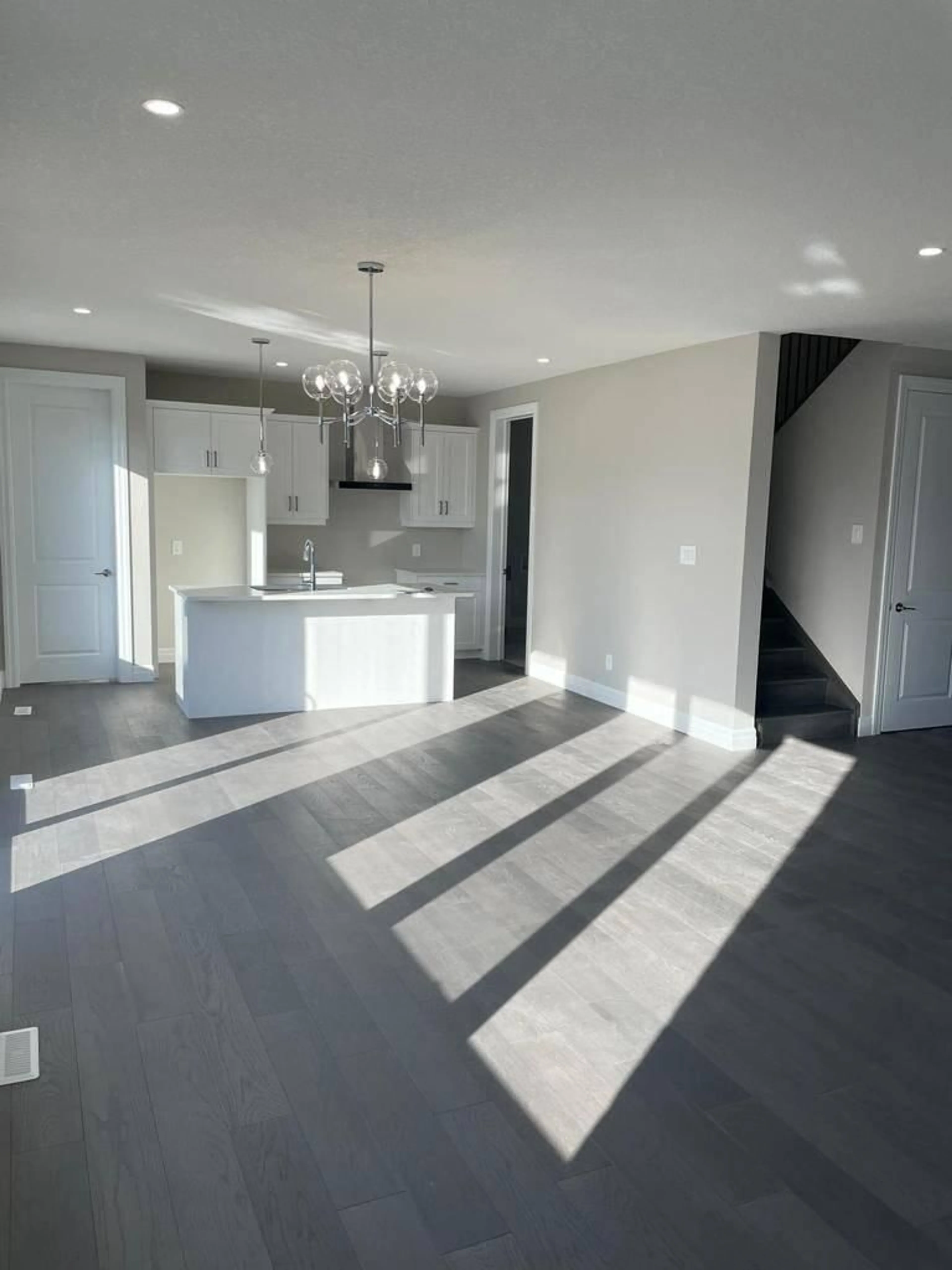 Open concept kitchen, ceramic/tile floor for 80 Aspen Circ, Thames Centre Ontario N0M 2P0
