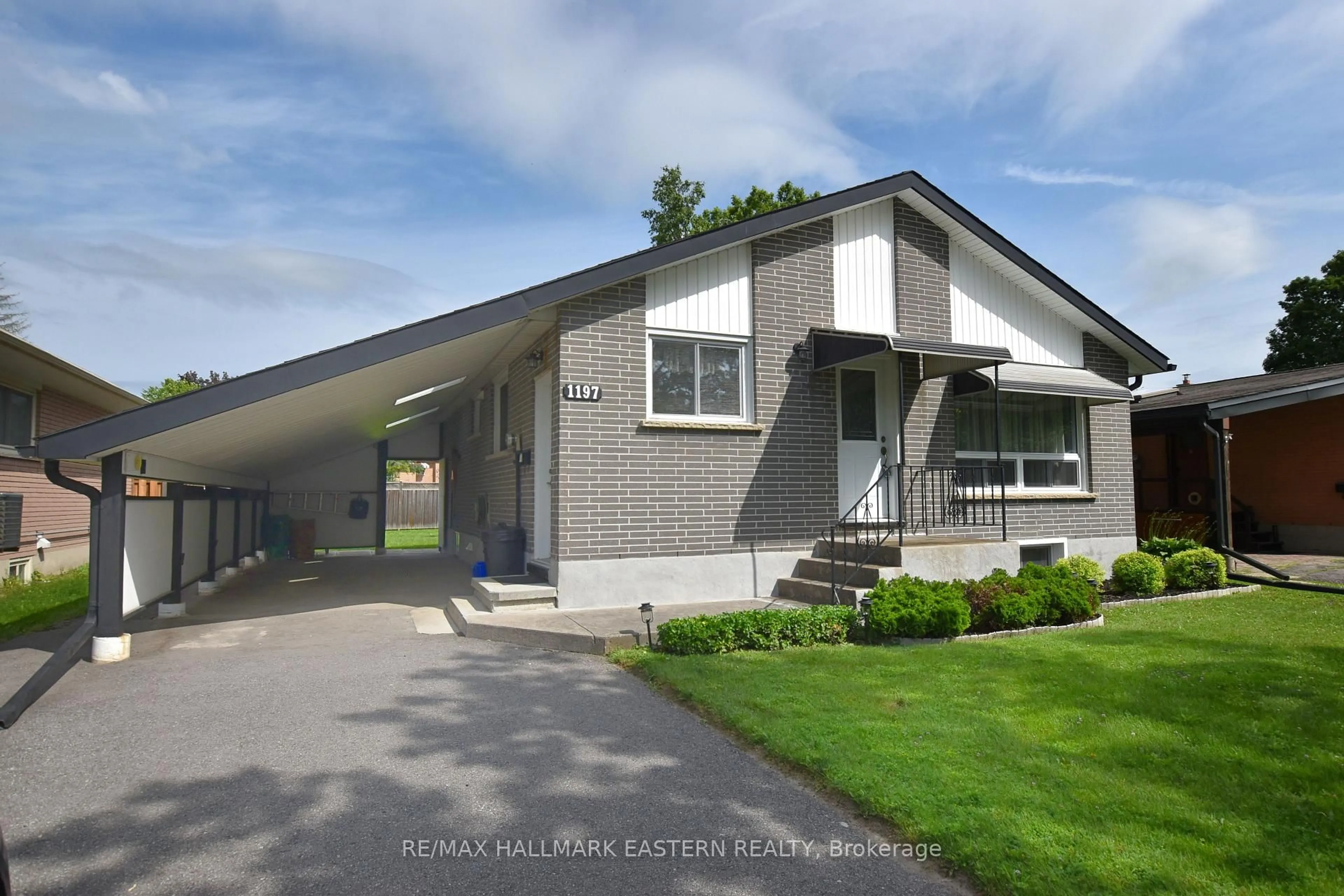 Home with vinyl exterior material, unknown for 1197 Trentway Vista, Peterborough Ontario K9H 6N7
