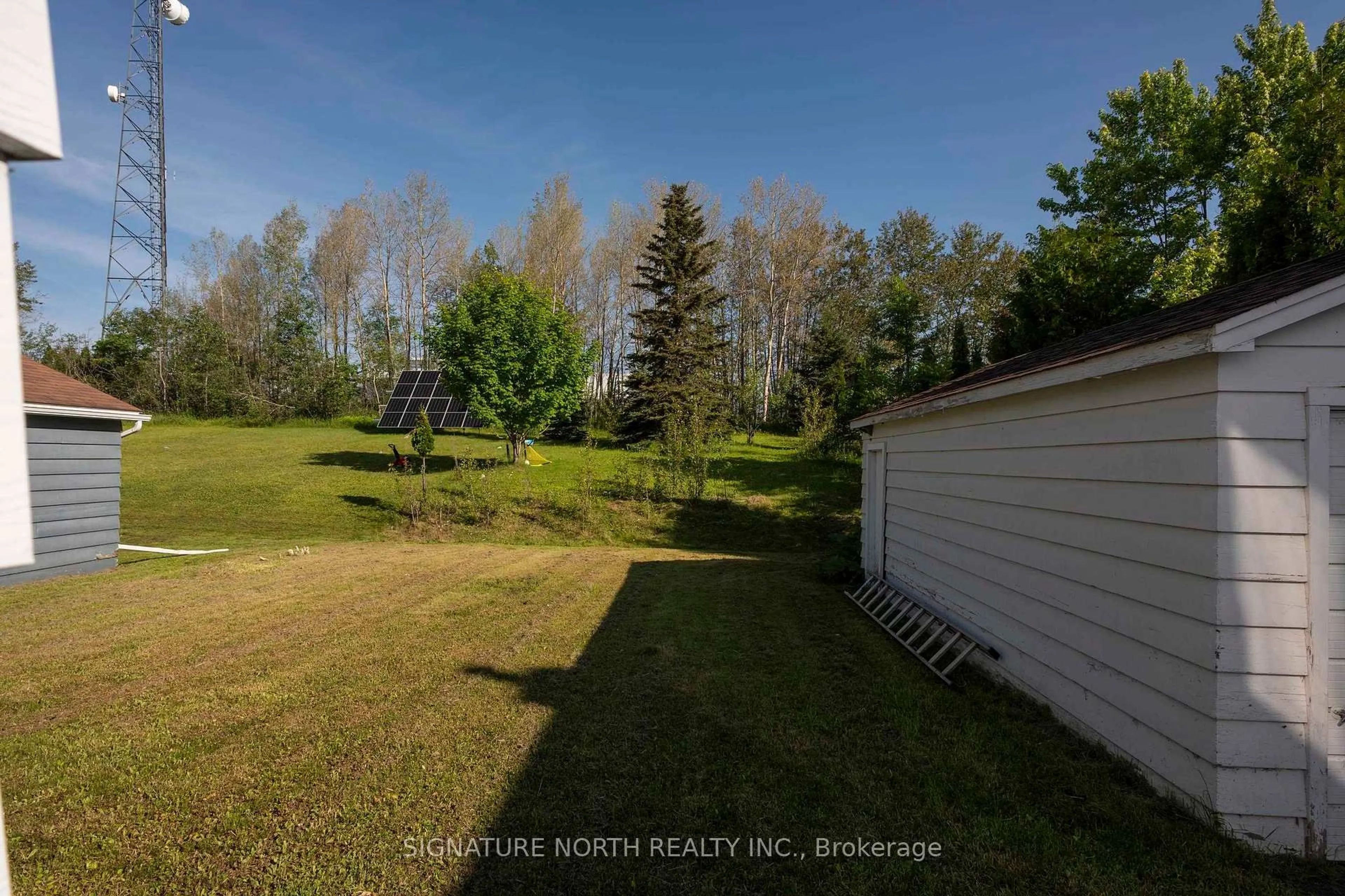 A pic from outside/outdoor area/front of a property/back of a property/a pic from drone, forest/trees view for 500 Court St, Thunder Bay Ontario P7A 4X8