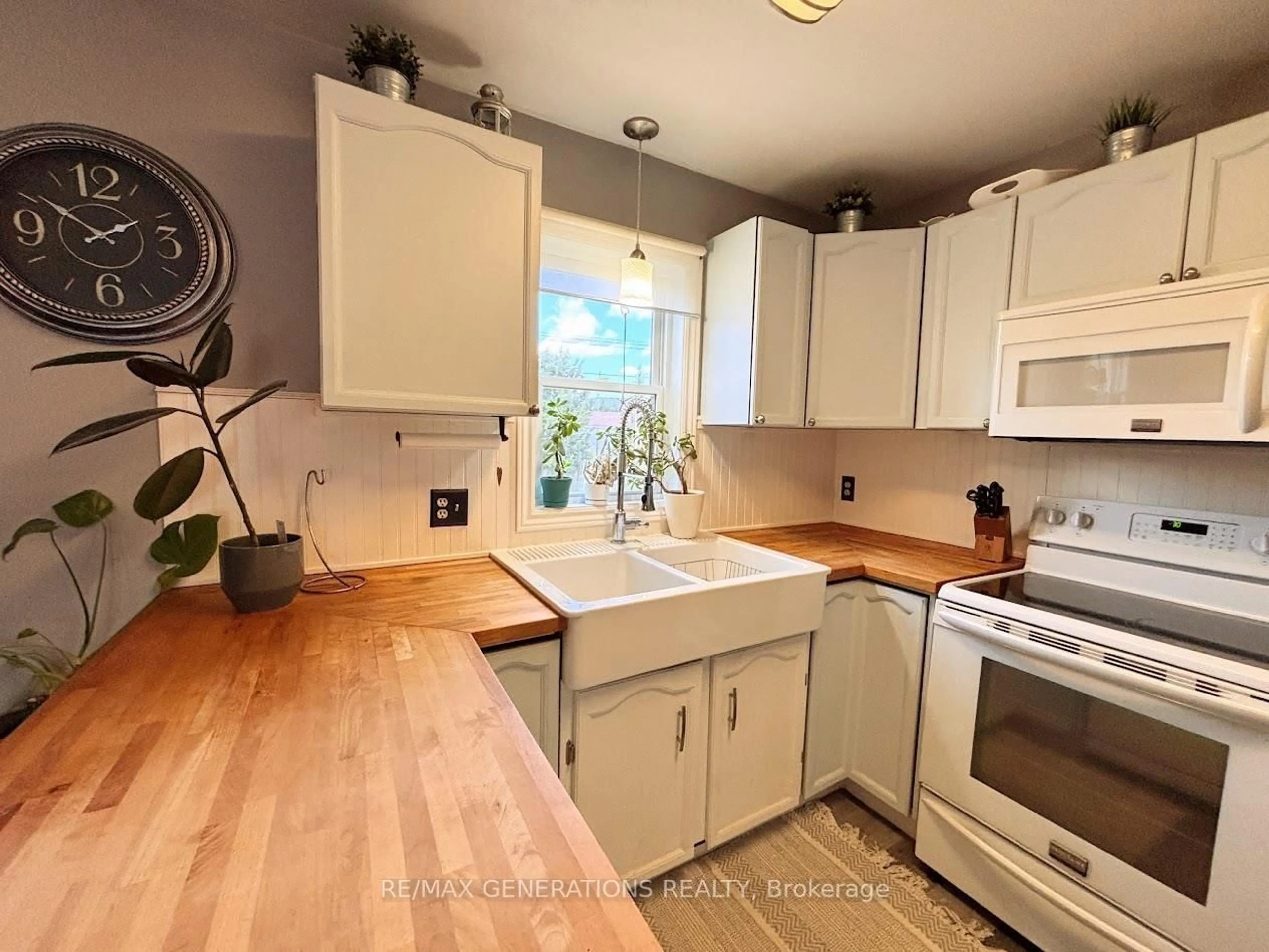 Open concept kitchen, unknown for 14 Wendego St, Manitouwadge Ontario P0T 2C0