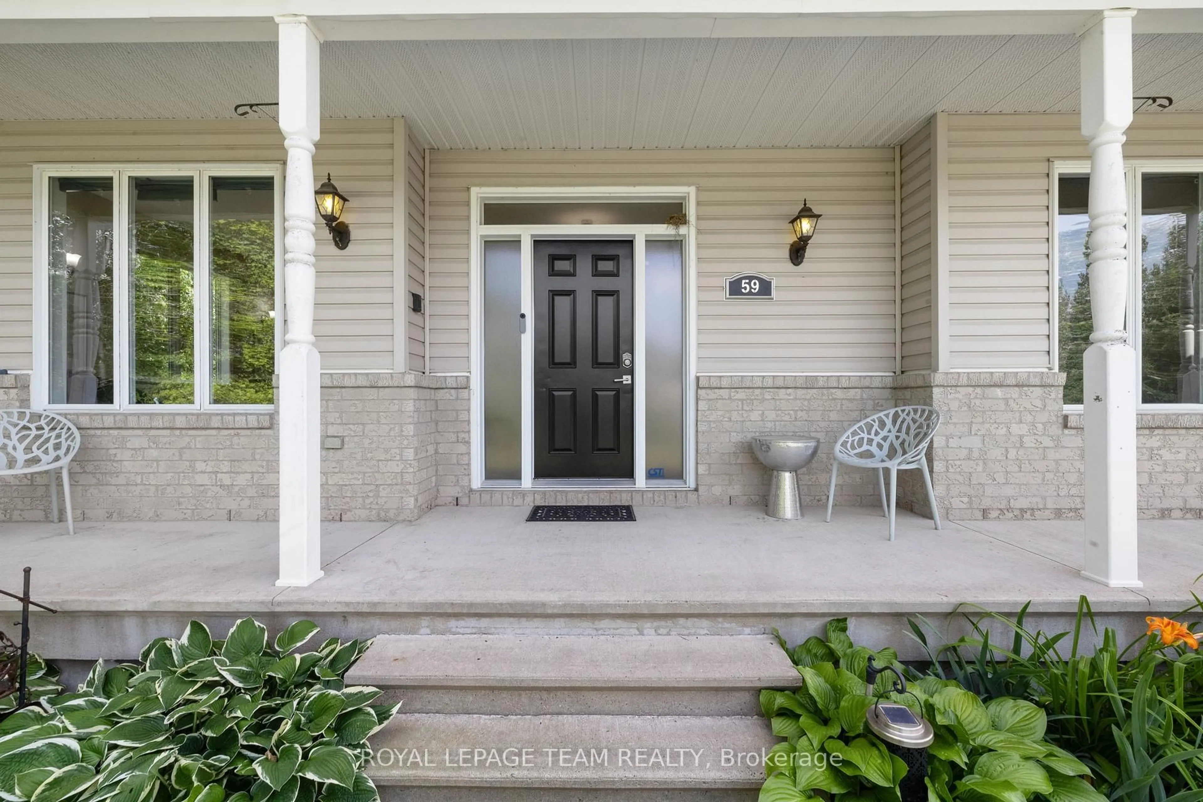 Indoor entryway for 59 Empress Dr, North Grenville Ontario K0G 1J0
