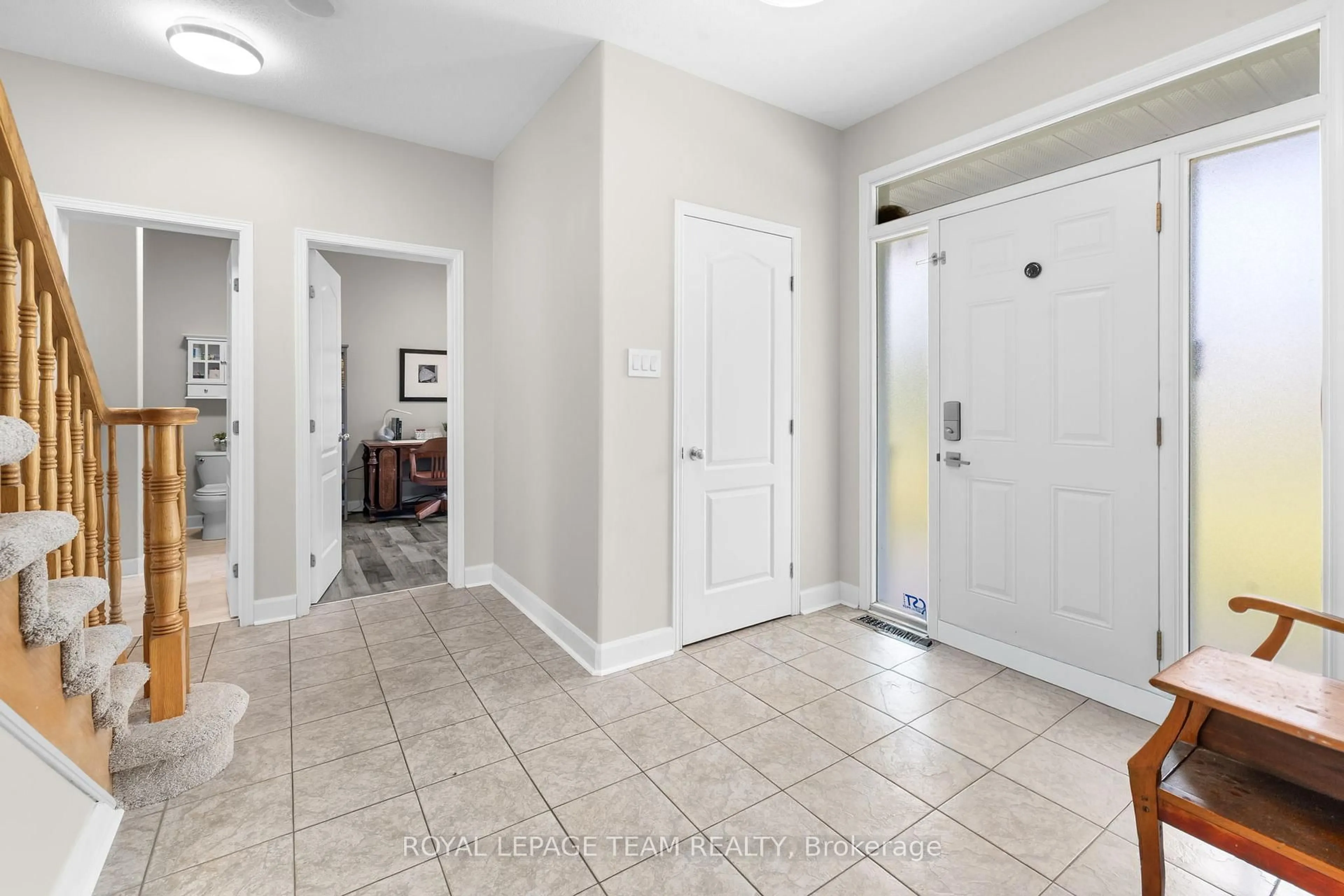 Indoor entryway for 59 Empress Dr, North Grenville Ontario K0G 1J0