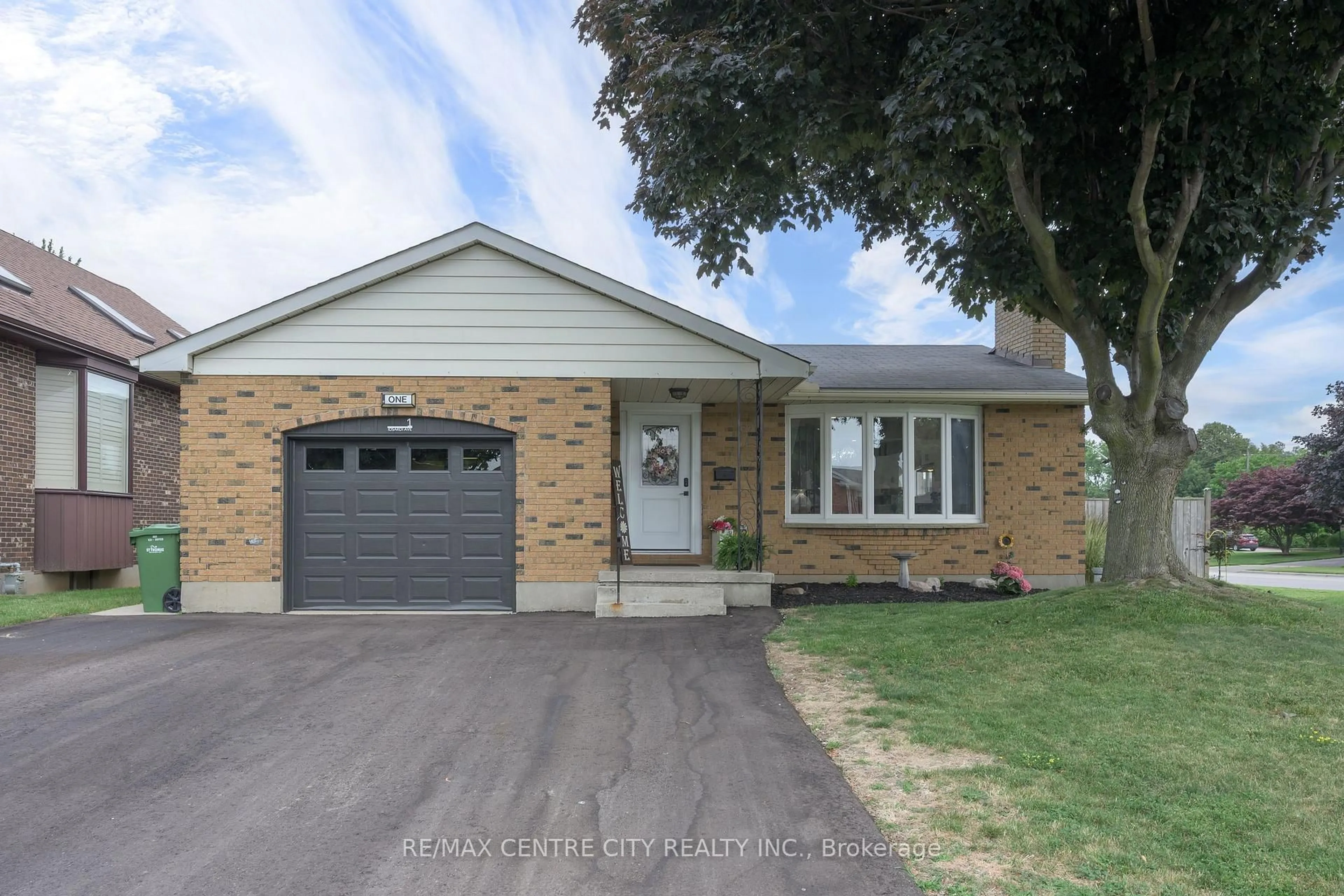 Home with brick exterior material, street for 1 Idsardi Ave, St. Thomas Ontario N5R 5P5