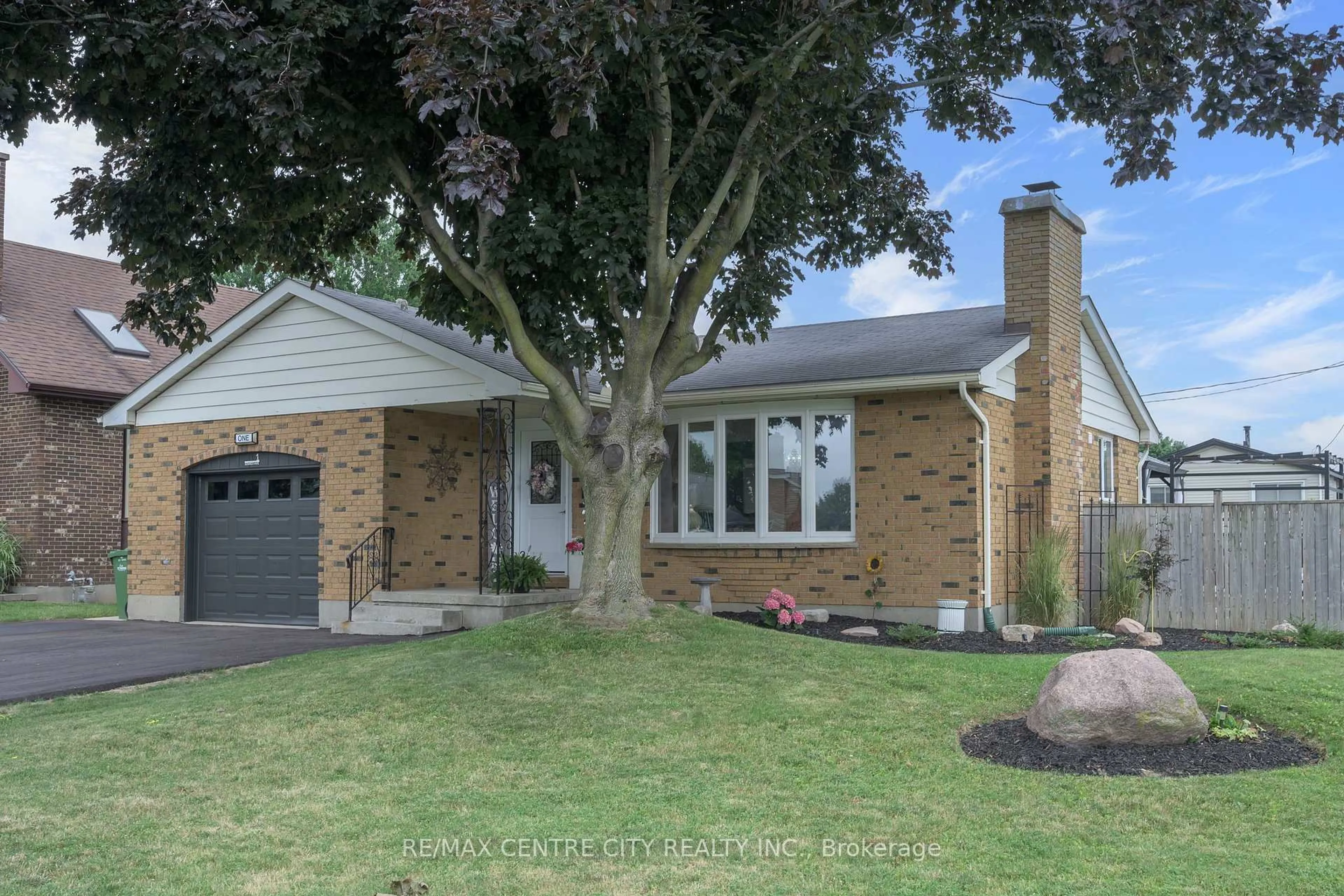 Home with brick exterior material, street for 1 Idsardi Ave, St. Thomas Ontario N5R 5P5