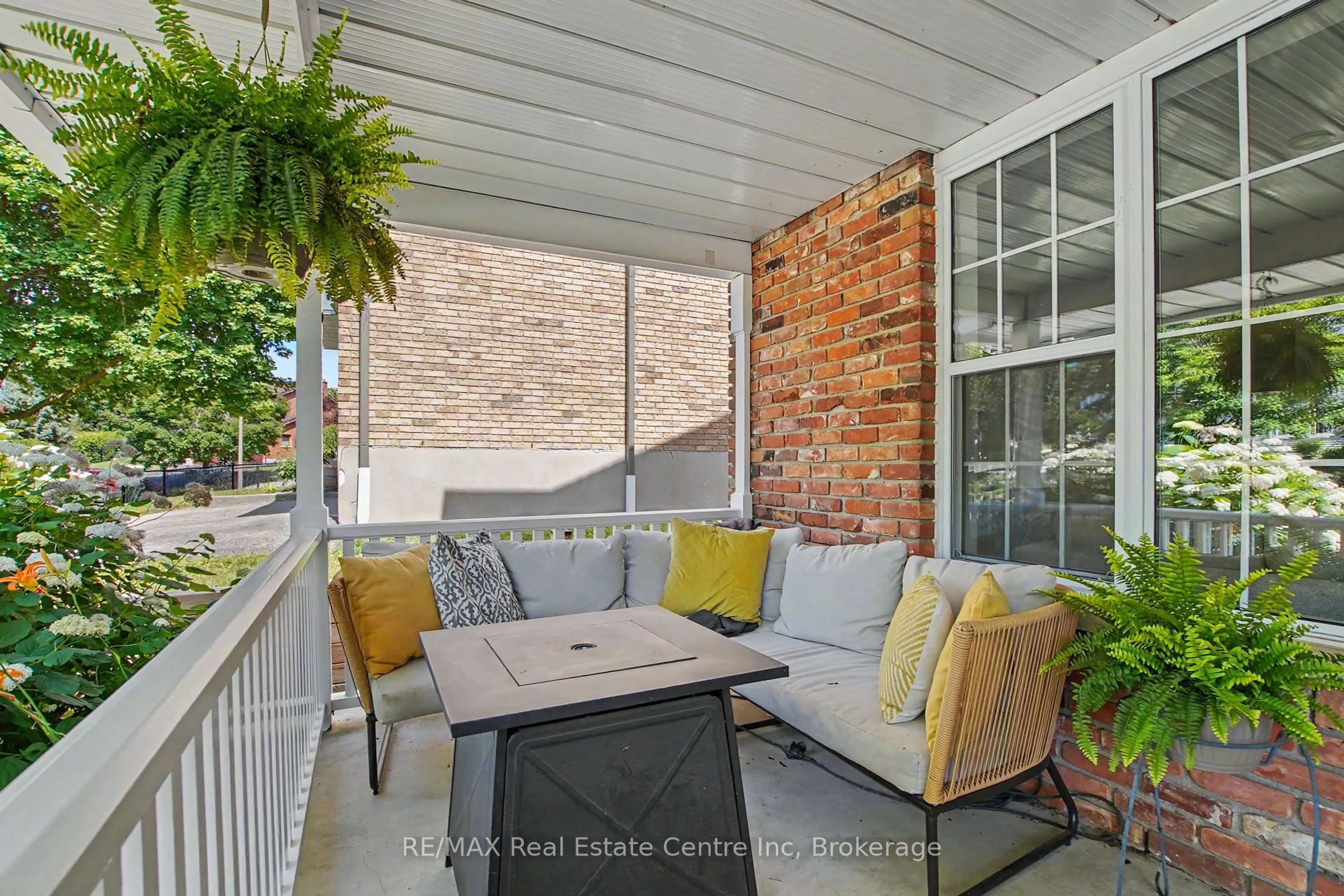 Patio, street for 364 Kribs St, Cambridge Ontario N3C 3L6