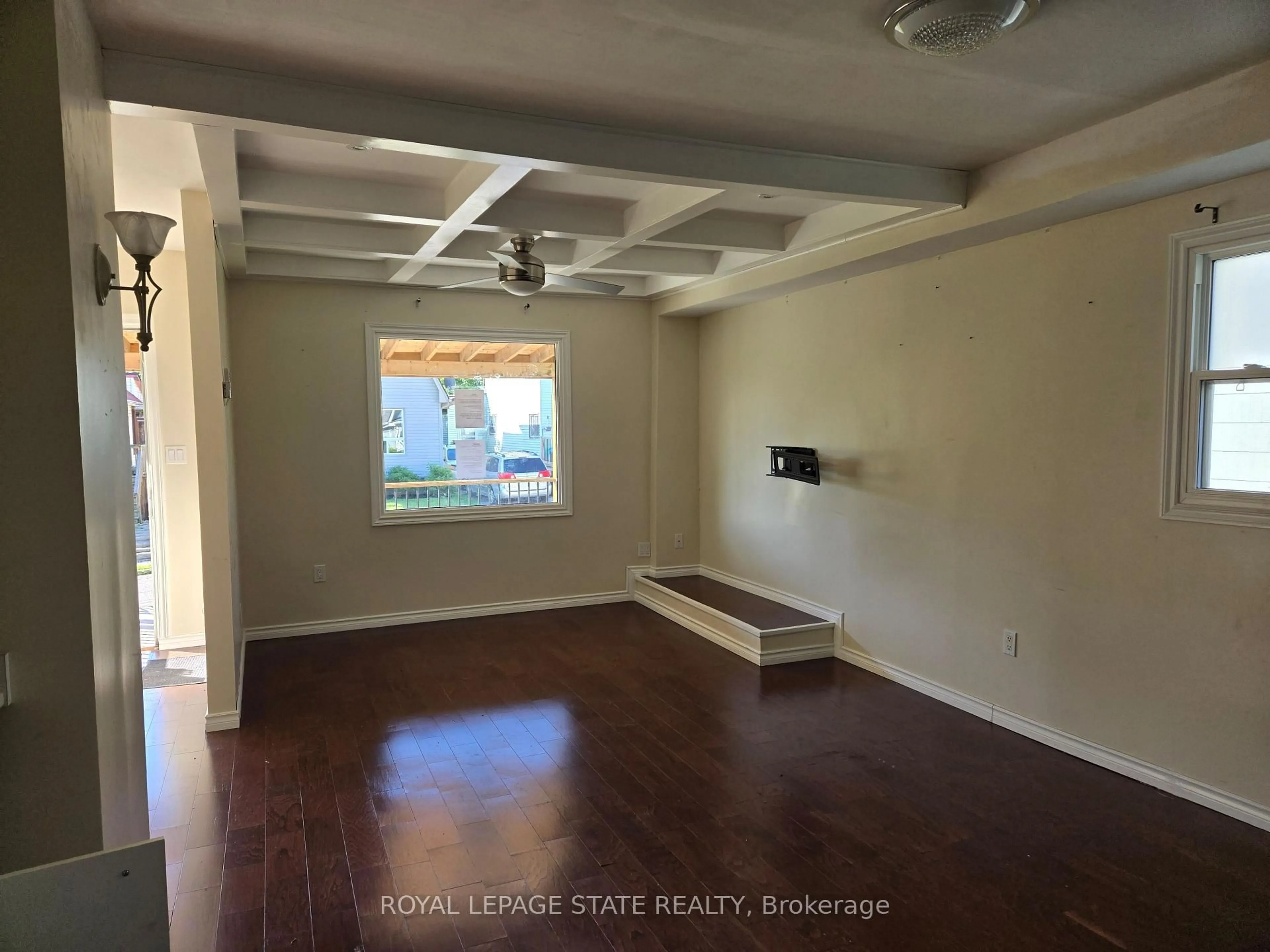 A pic of a room for 4249 Elgin St, Niagara Falls Ontario L2E 2X7
