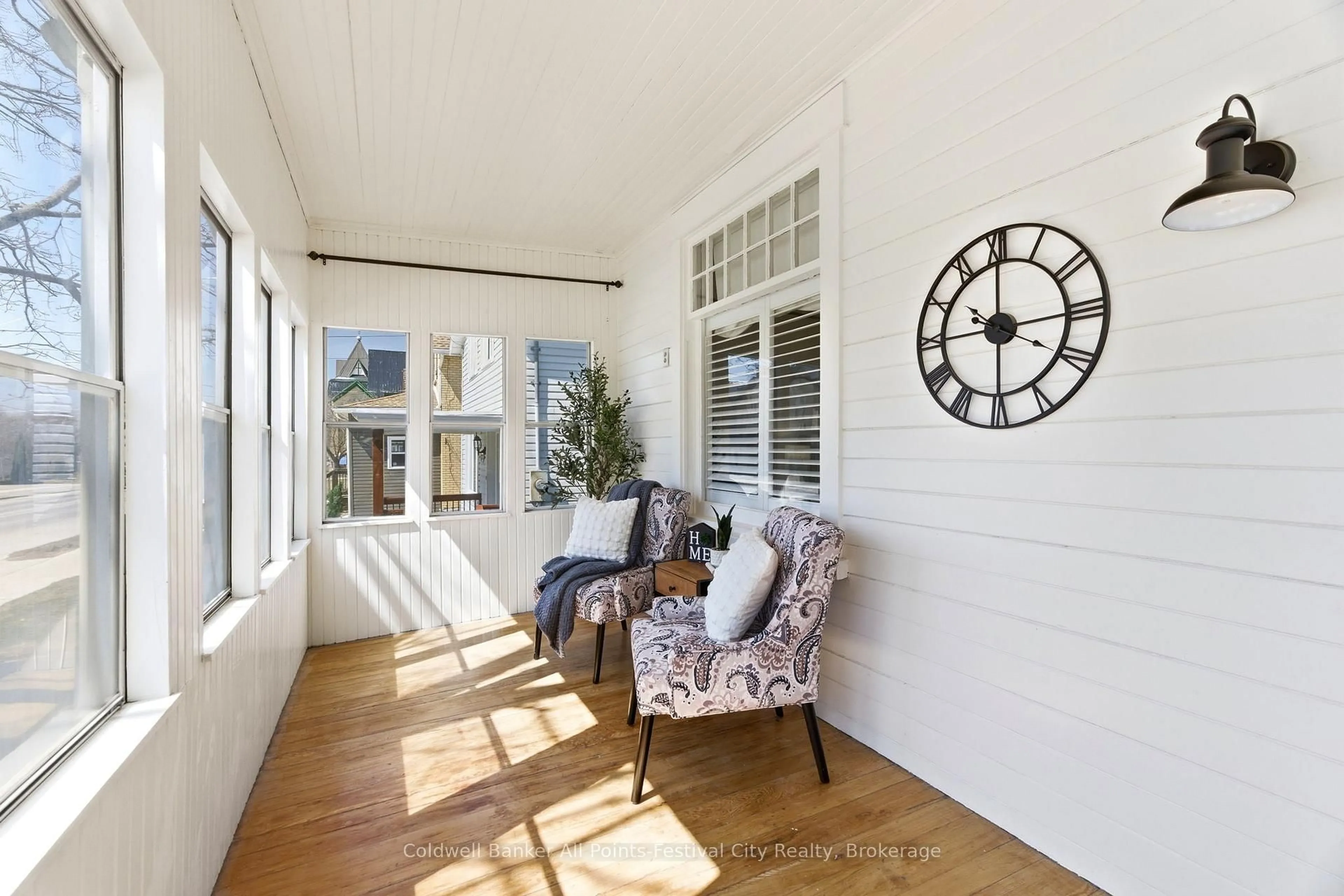 Indoor entryway for 129 Ontario St, Central Huron Ontario N0M 1L0