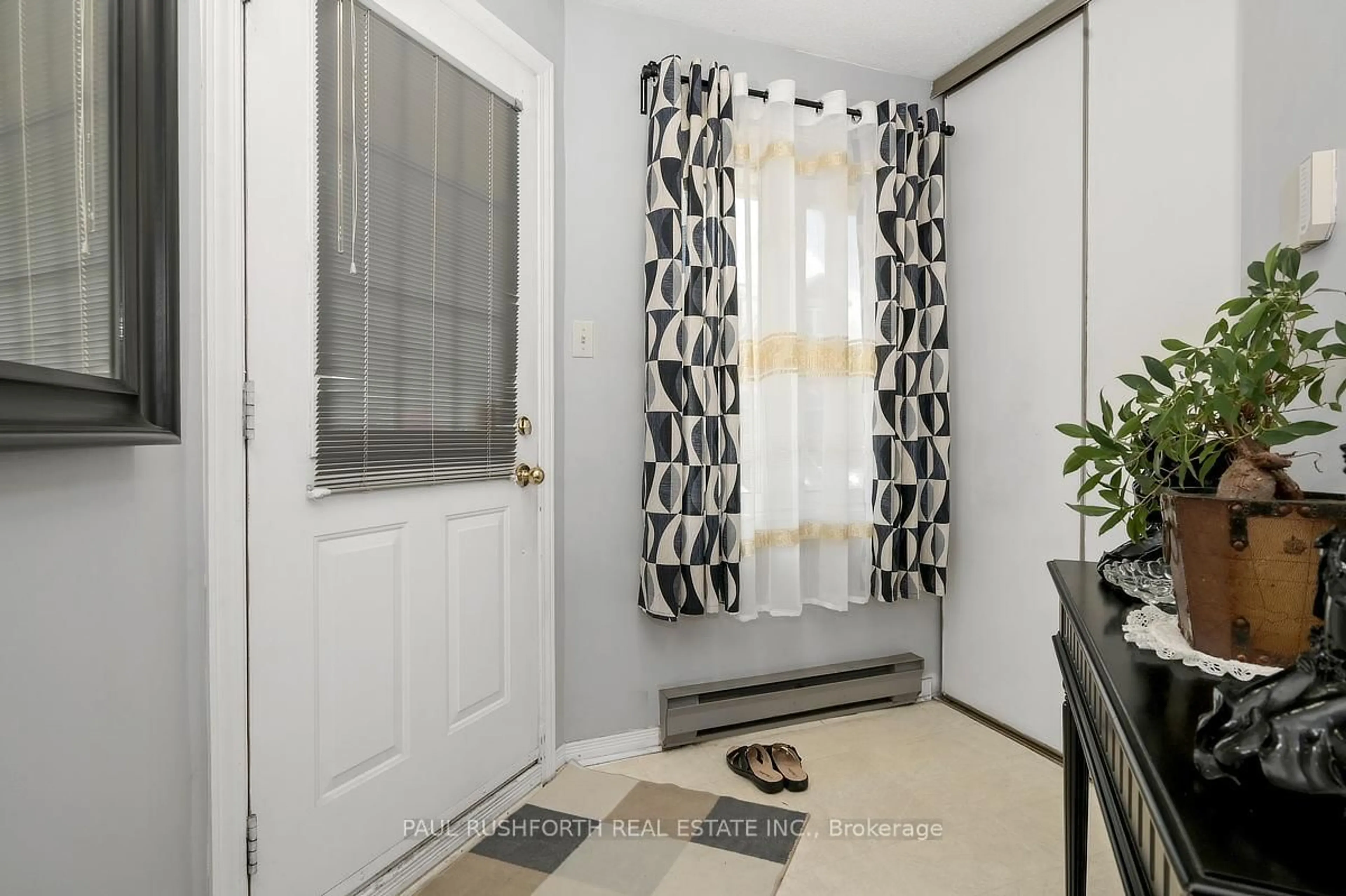 Indoor entryway for 362 Briston Private, Ottawa Ontario K1G 5R2