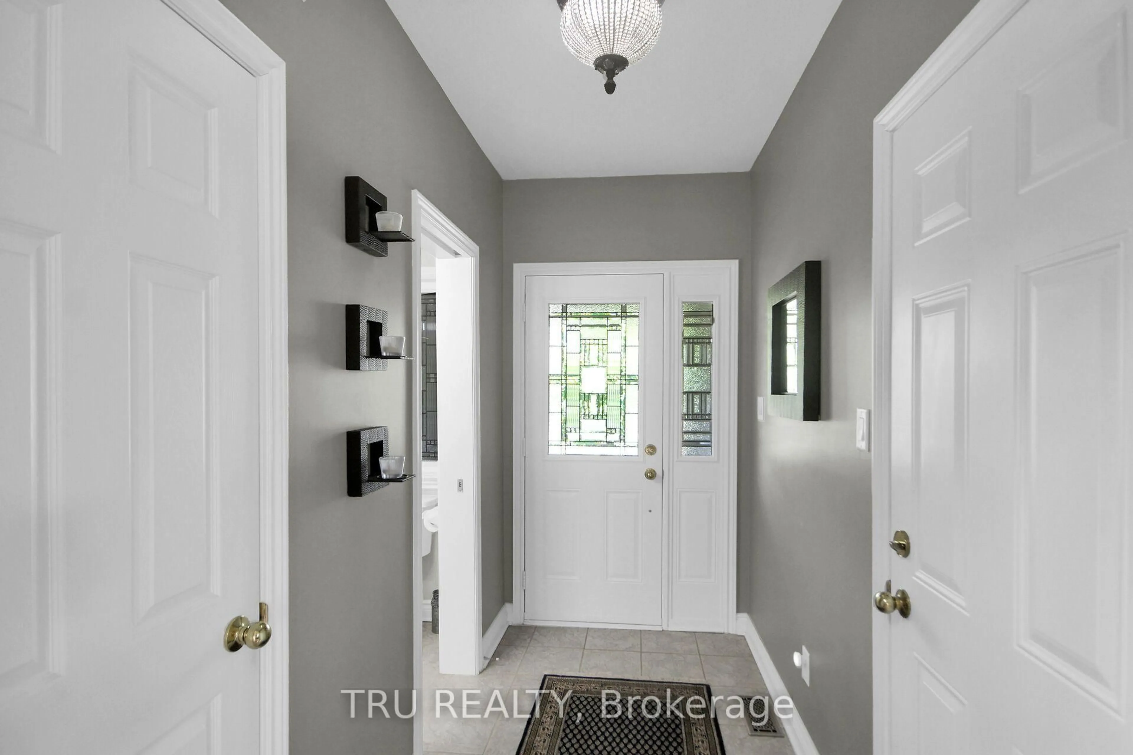 Indoor entryway for 109 Braddock Private, Ottawa Ontario K2J 0E7