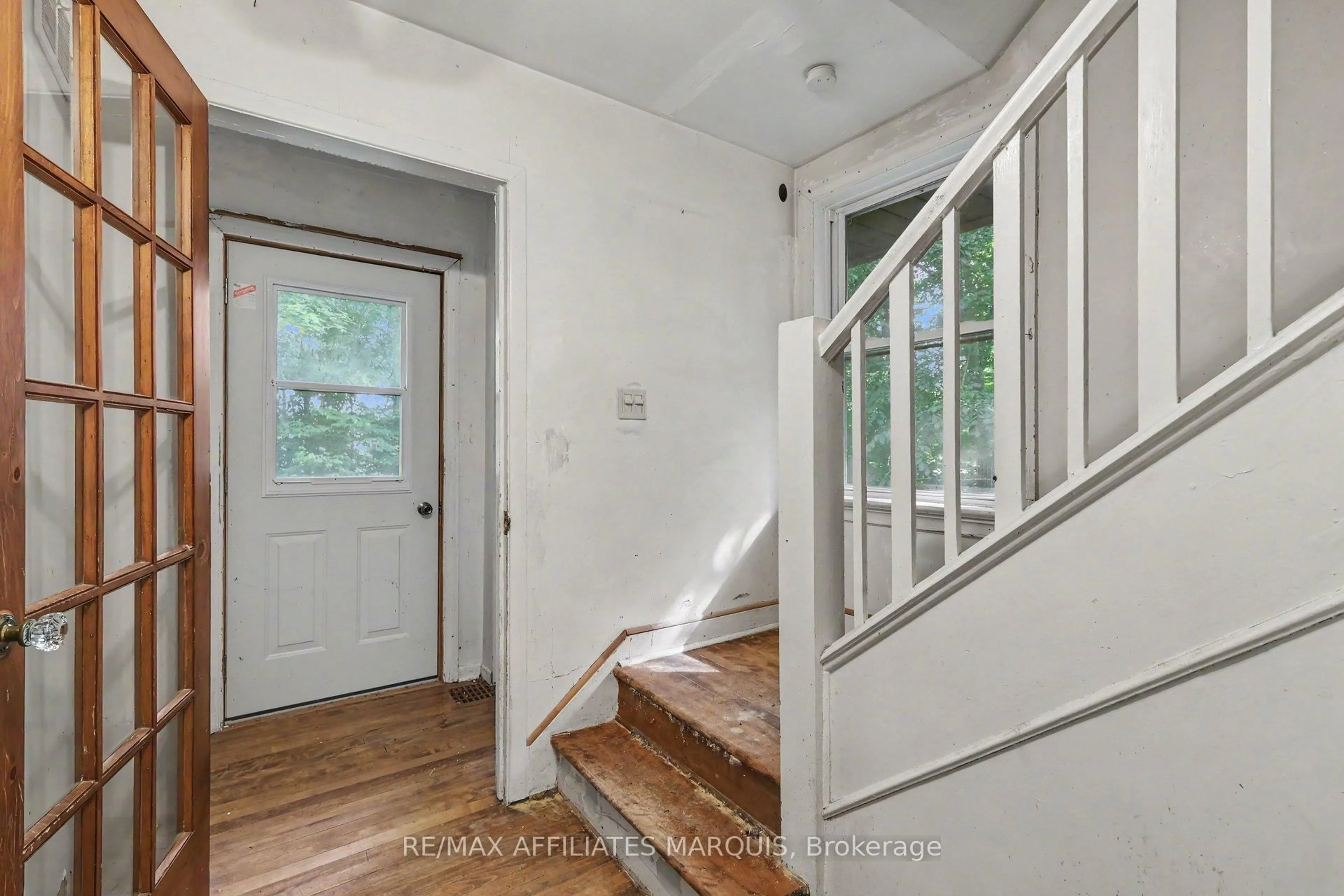 Indoor entryway for 754 Townline Rd, Rideau Lakes Ontario K7A 4S5
