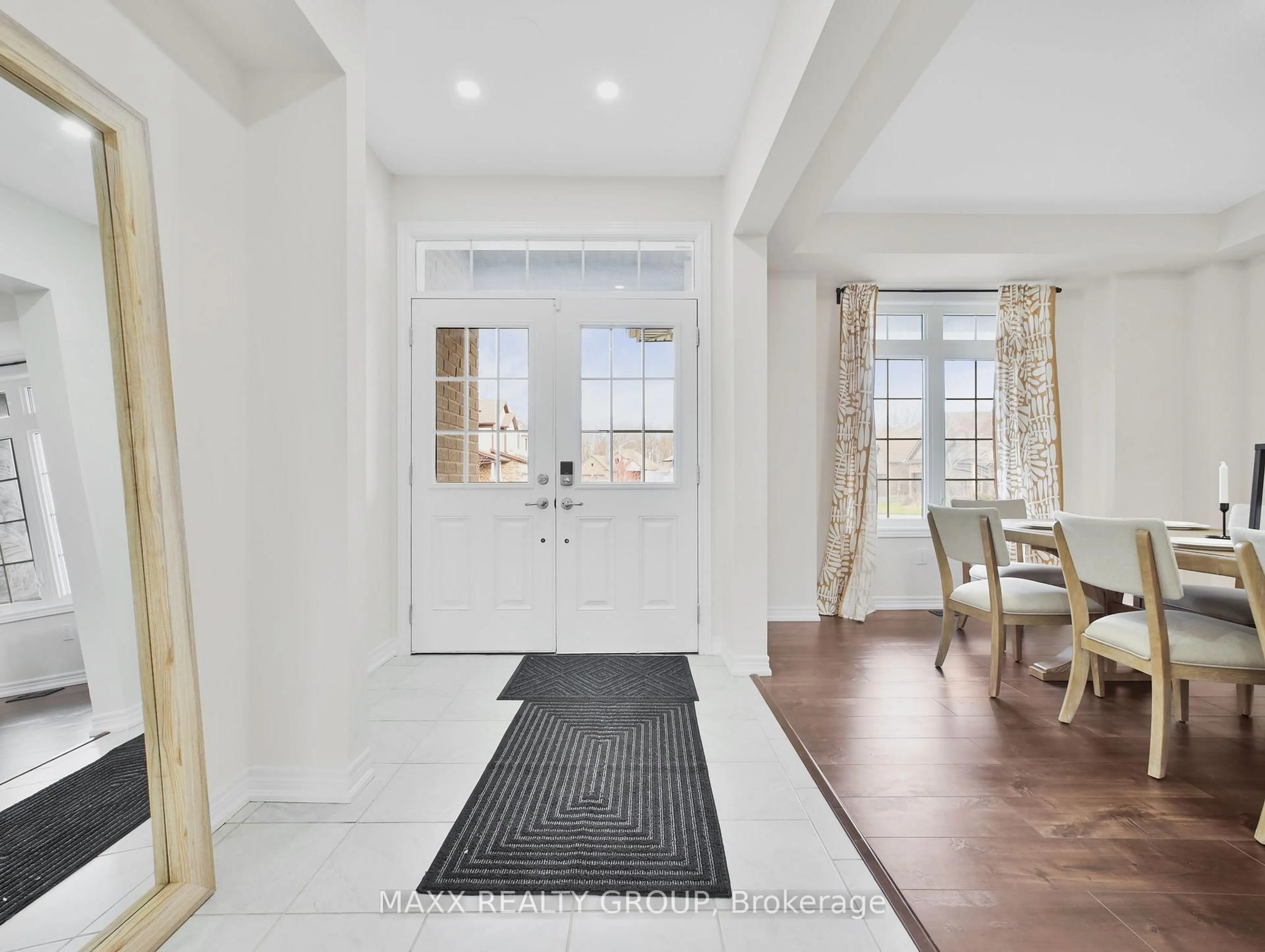 Indoor entryway for 9354 Shoveller Dr, Niagara Falls Ontario L2H 0M3