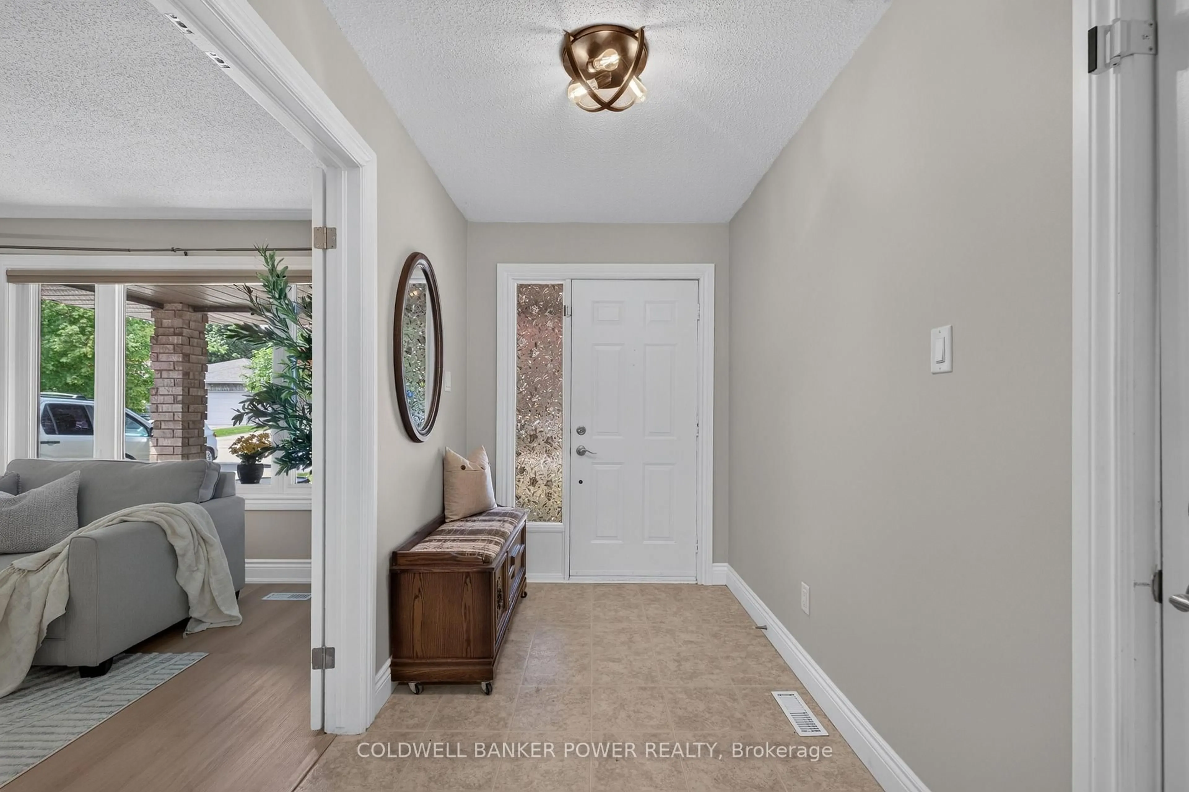 Indoor entryway for 39 Shepherd Ave, London East Ontario N5V 4S3