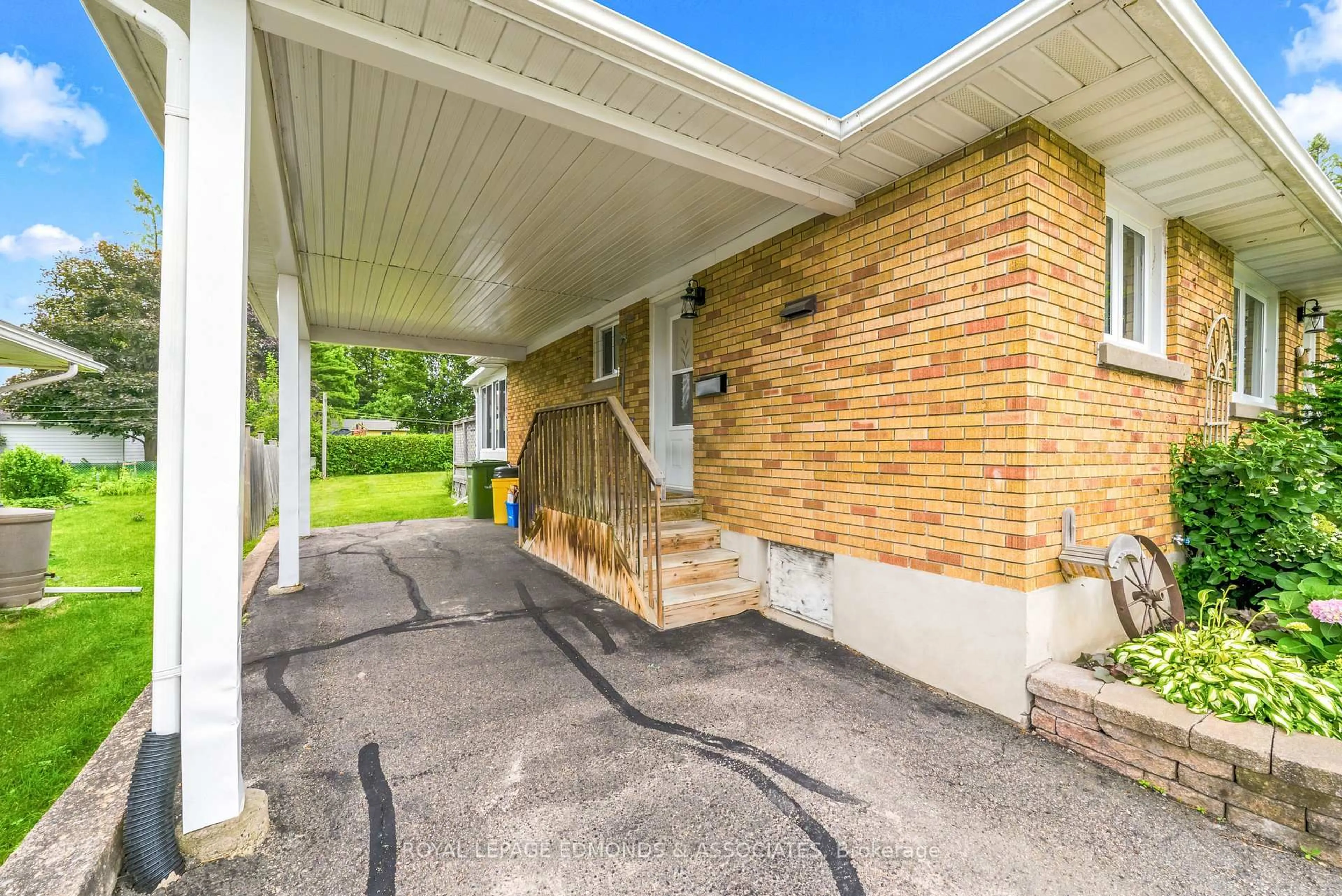 Unknown for 532 Herbert St, Pembroke Ontario K8A 2Z5