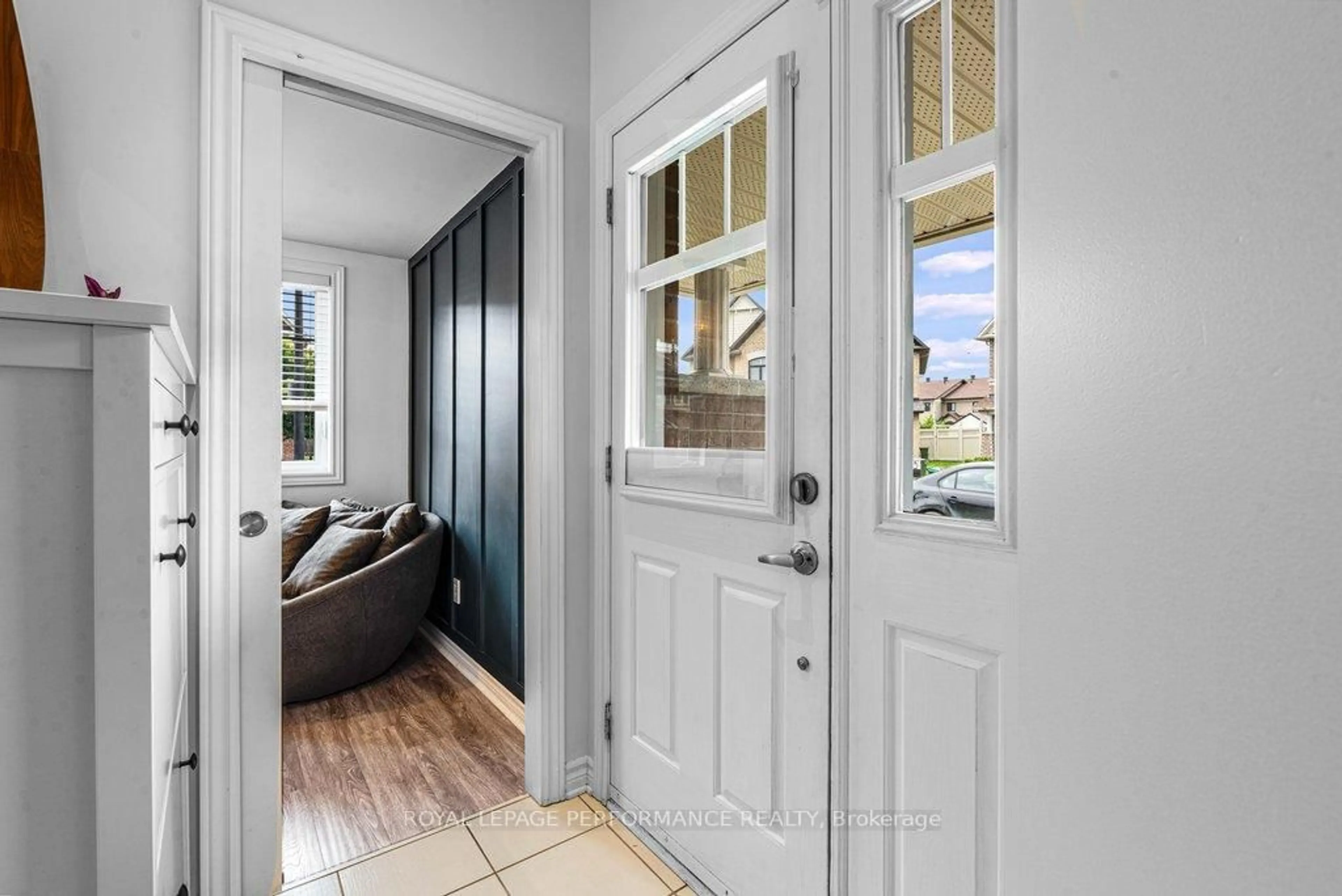 Indoor entryway for 140 Waterfern Way, Ottawa Ontario K4A 0T4