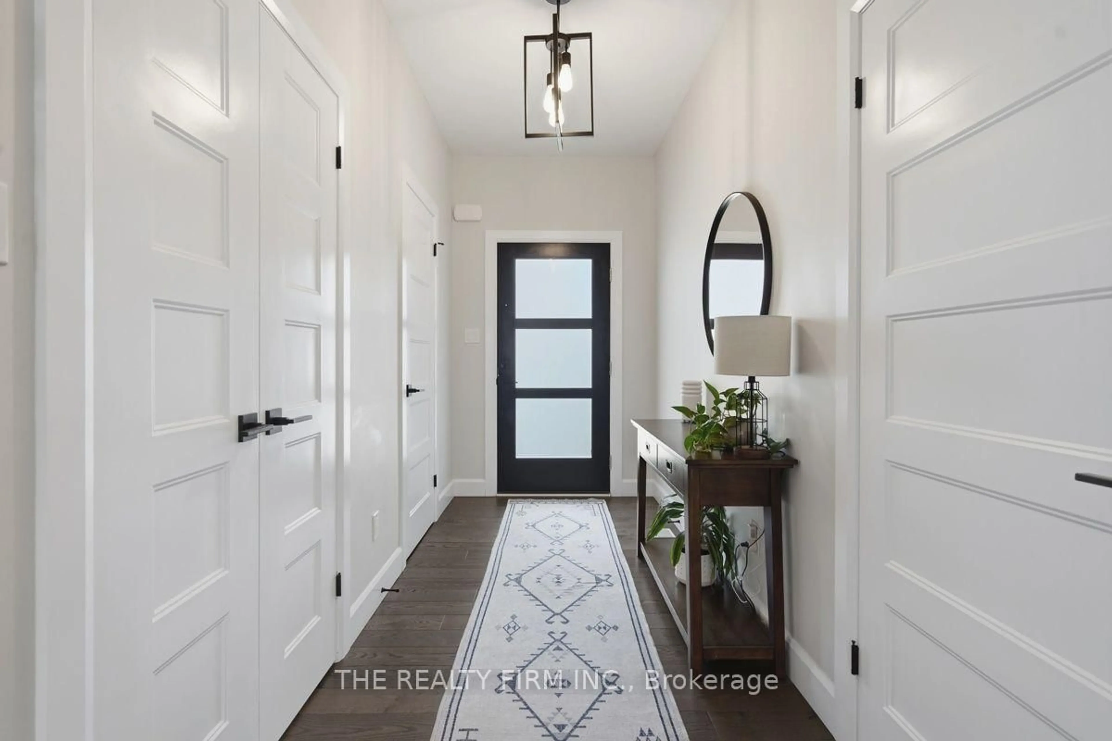 Indoor entryway for 1316 Twilite Blvd, London North Ontario N6G 0X8