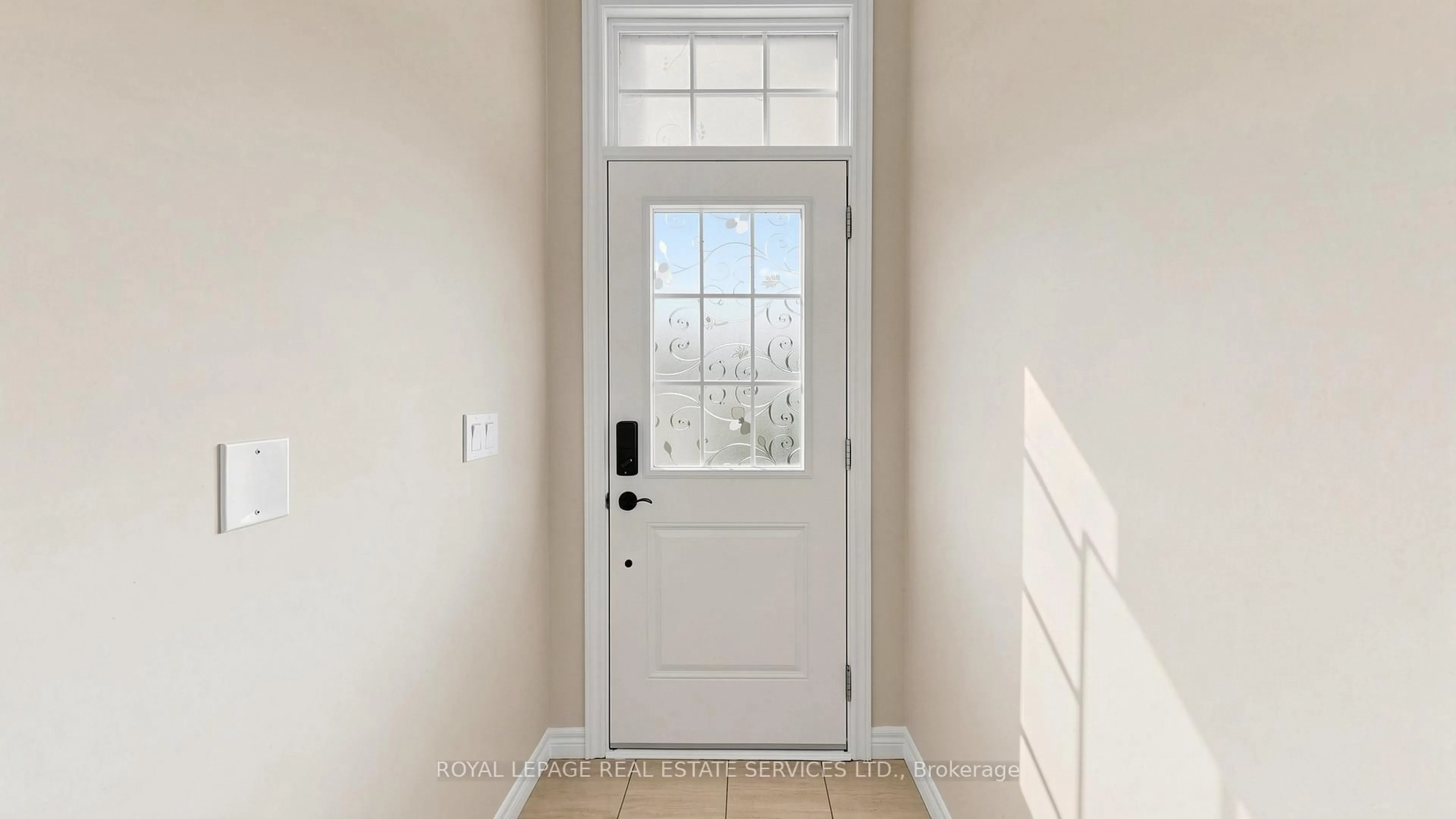 Indoor entryway for 7 Birot Lane, Hamilton Ontario L9K 0K1
