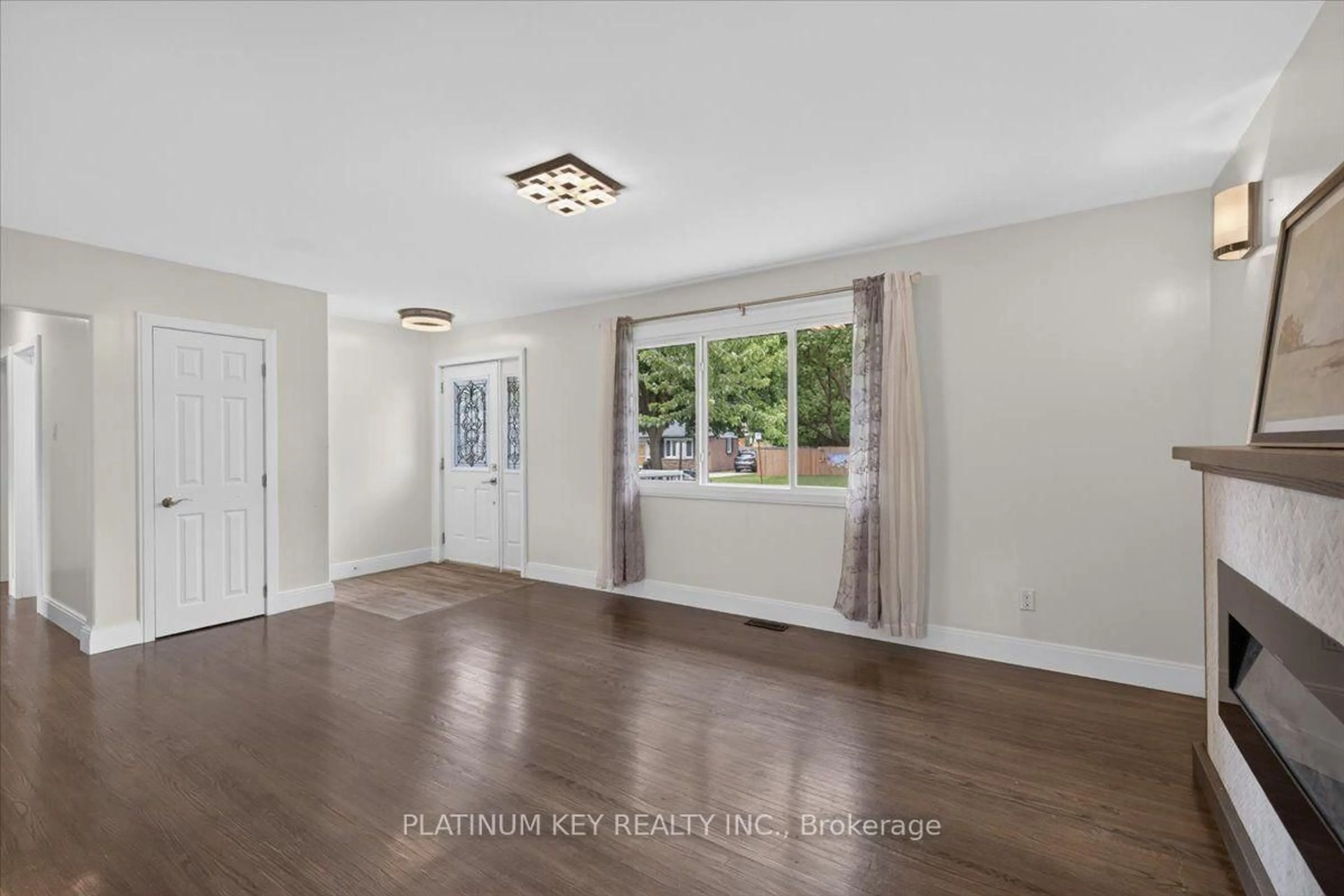 A pic of a room for 2003 Royal Cres, London East Ontario N5V 1P1