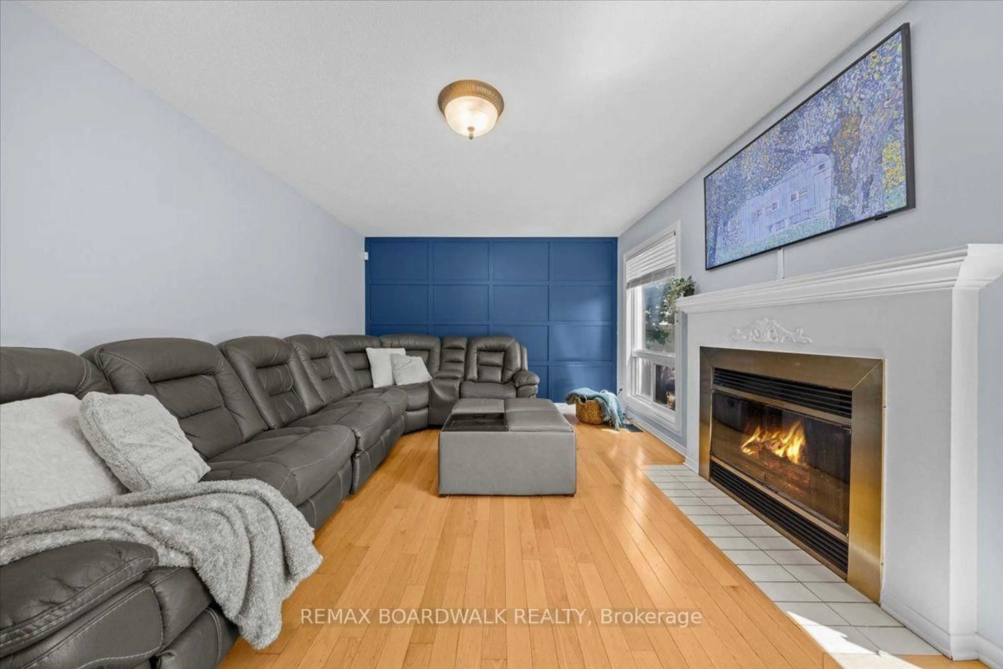Living room with furniture, unknown for 1966 BOAKE St, Orleans Ontario K4A 3K1