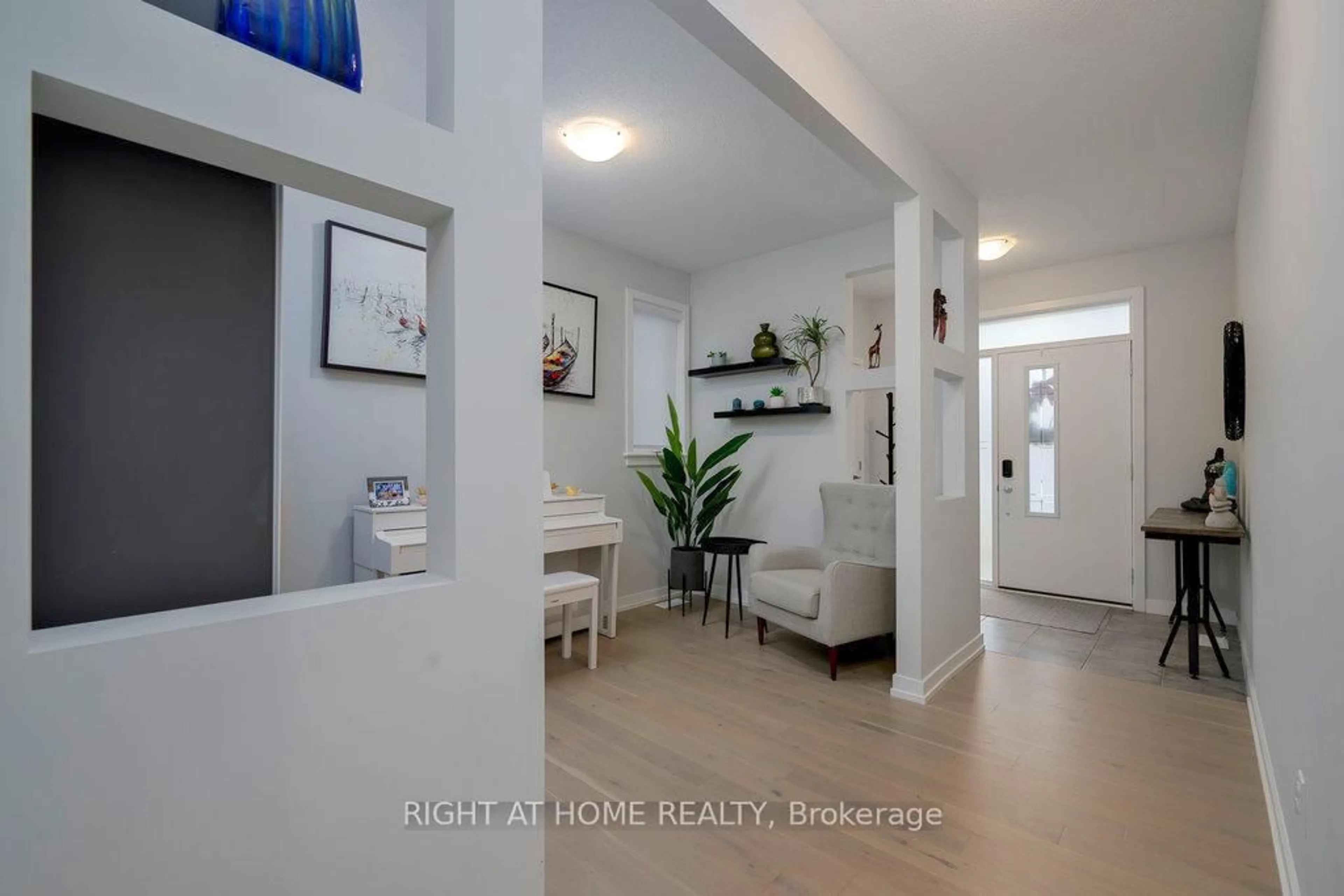 Indoor entryway for 159 Boulonnais Grve, Ottawa Ontario K2S 0T7