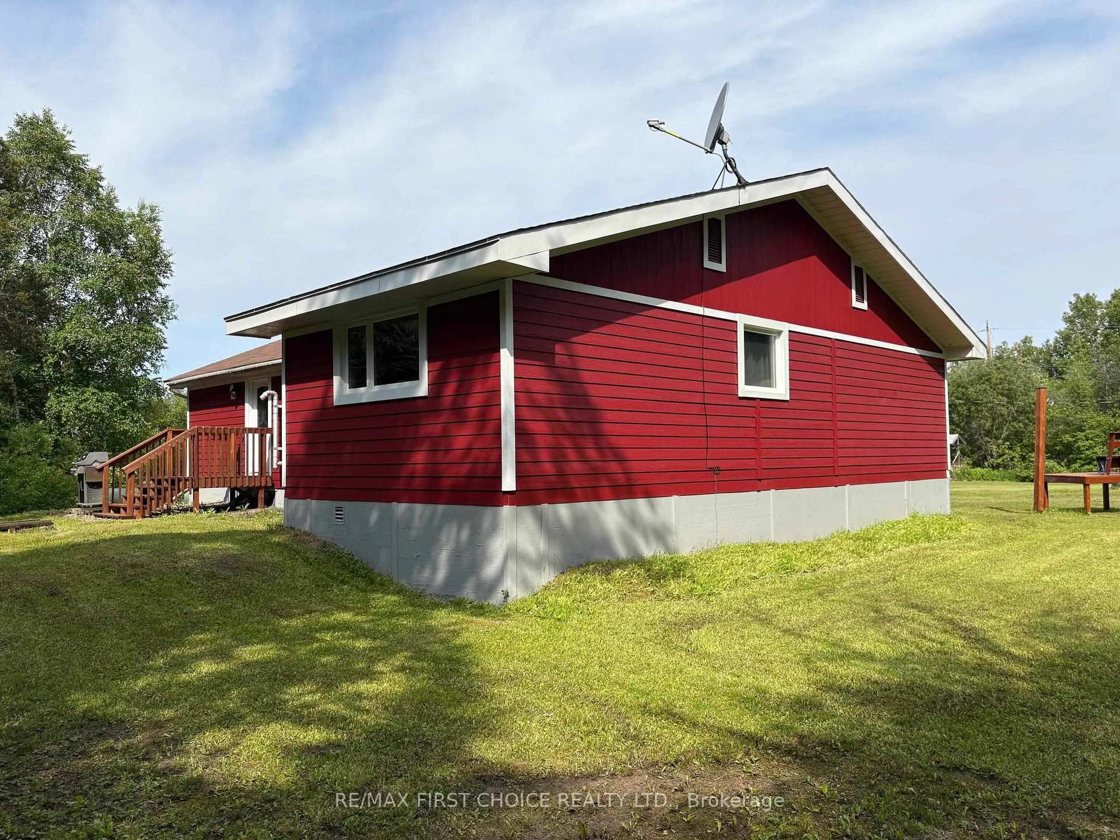 A pic from outside/outdoor area/front of a property/back of a property/a pic from drone, building for 150 CAPTAIN RD, Thunder Bay Remote Area Ontario P0T 1K0