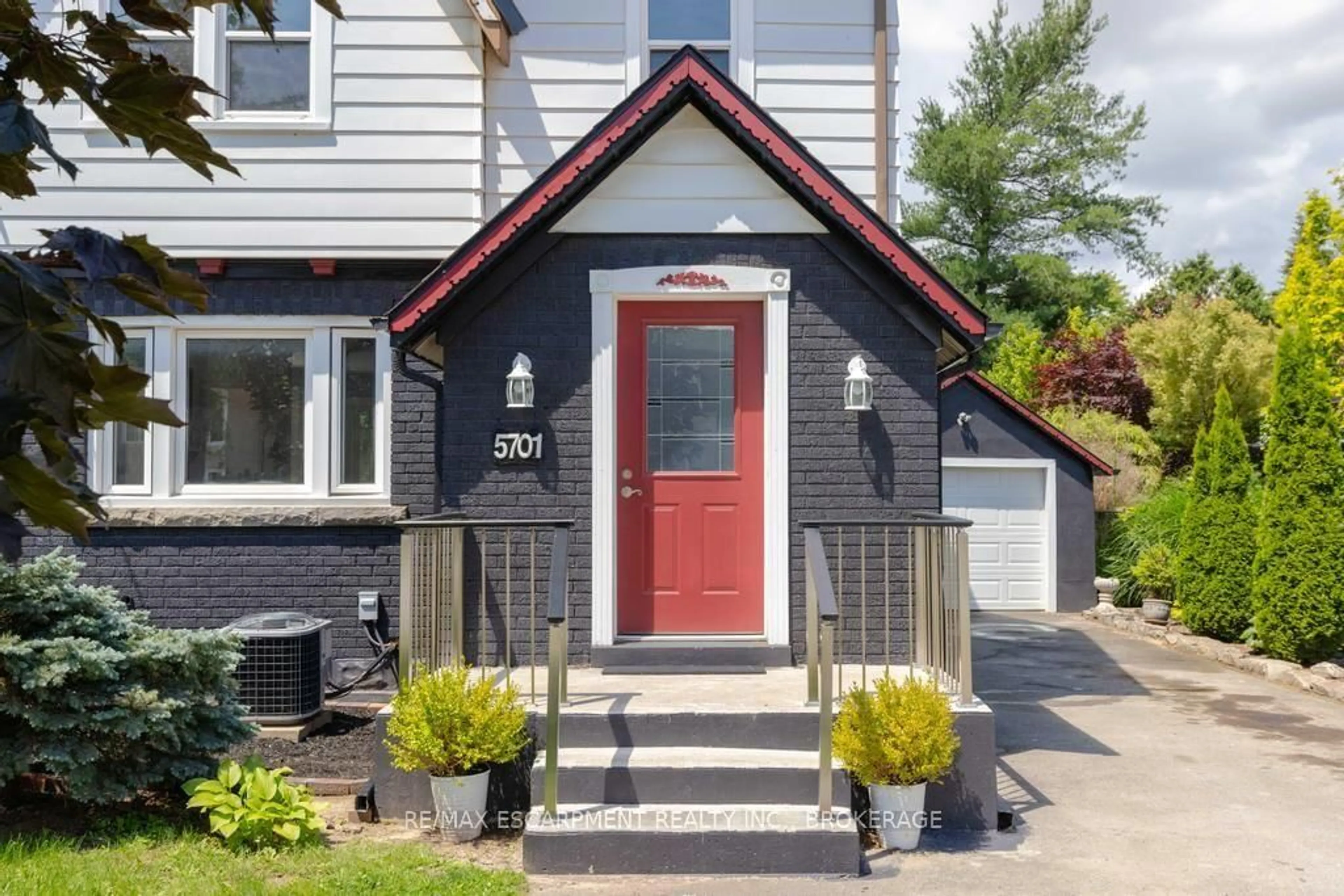 Home with brick exterior material, street for 5701 Dorchester Rd, Niagara Falls Ontario L2G 5S5