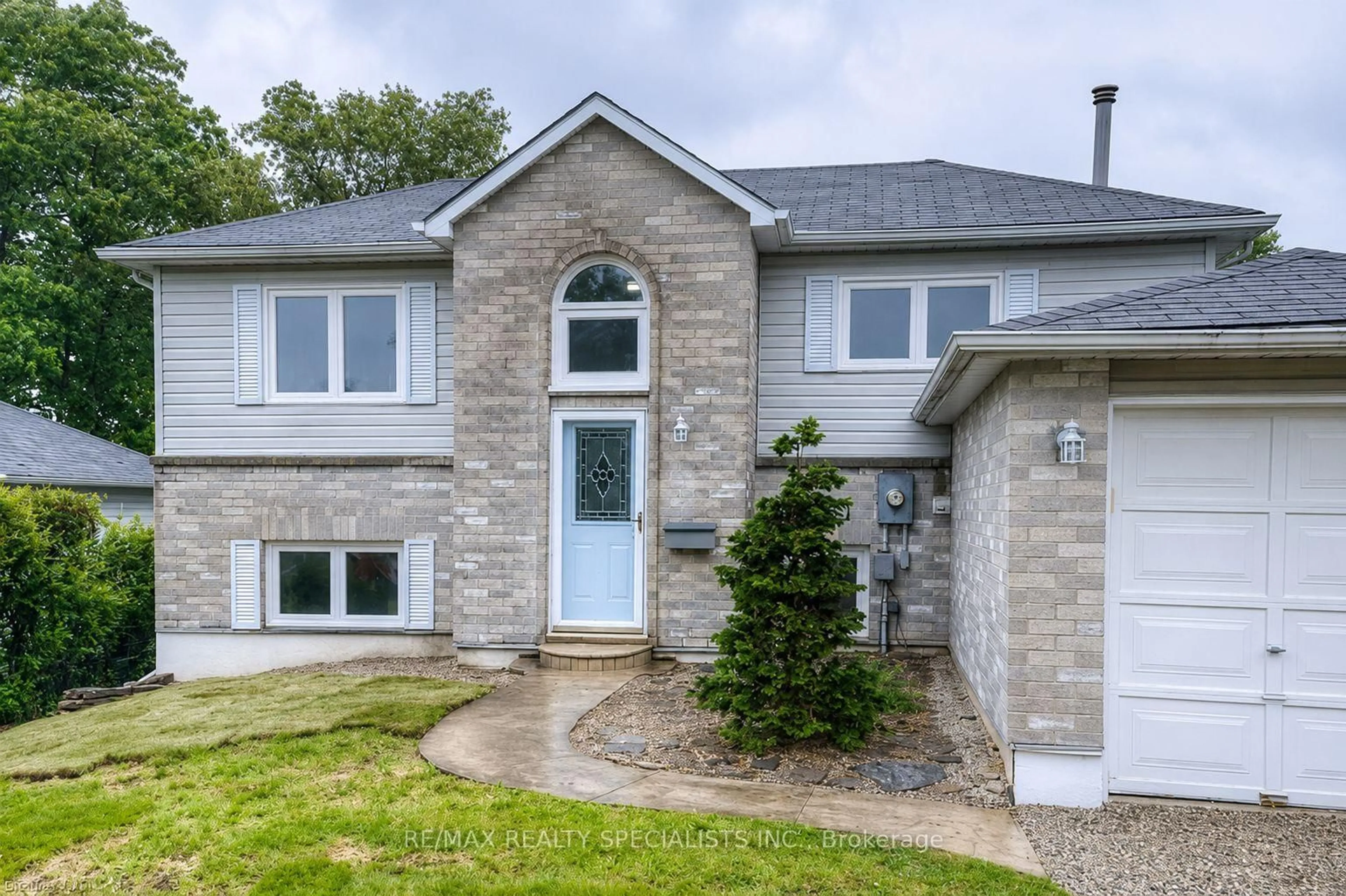 Home with brick exterior material, street for 61 Anderson St, Woodstock Ontario N4S 8X3