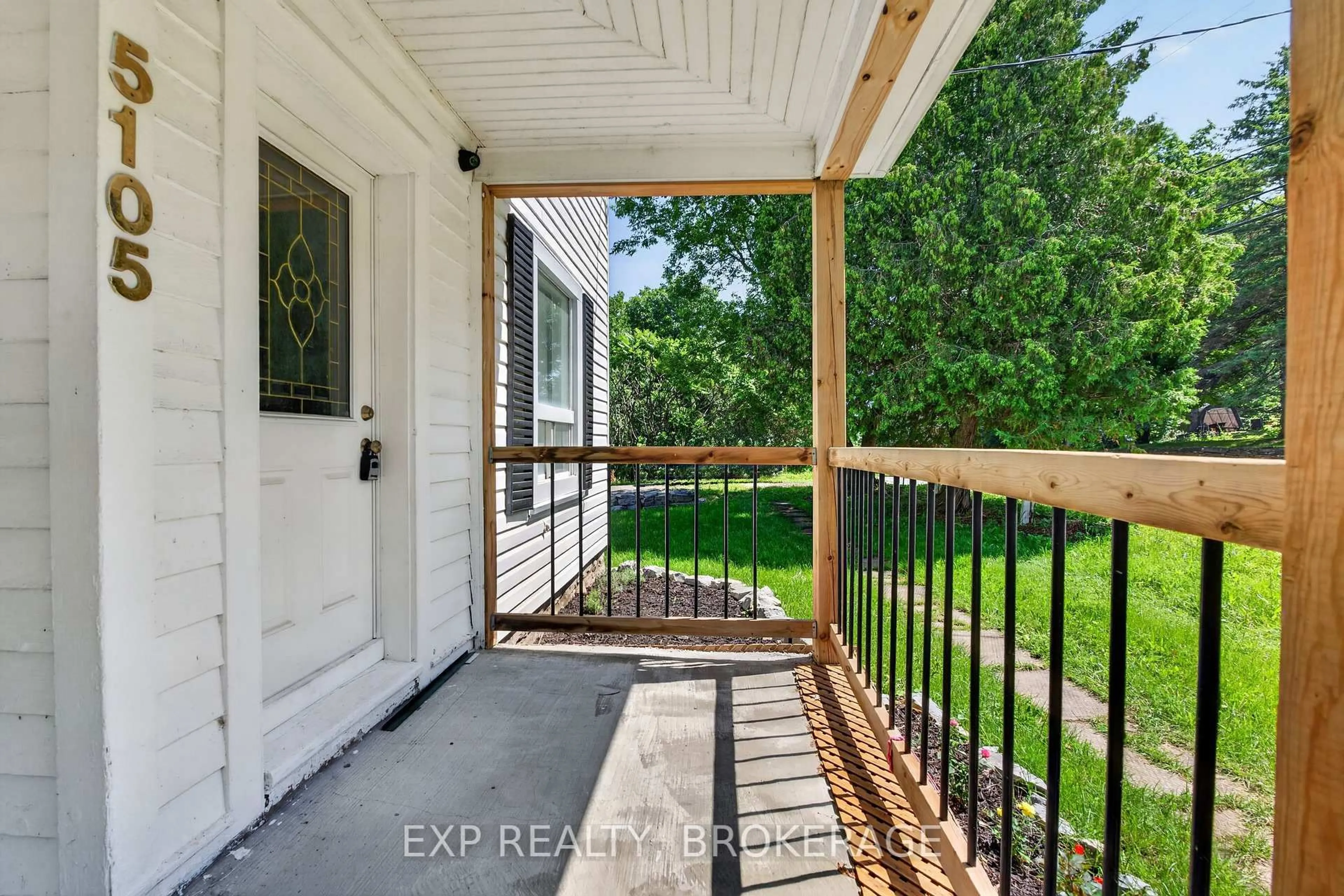 Indoor entryway for 5105 Battersea Rd, Battersea Ontario K0H 1H0