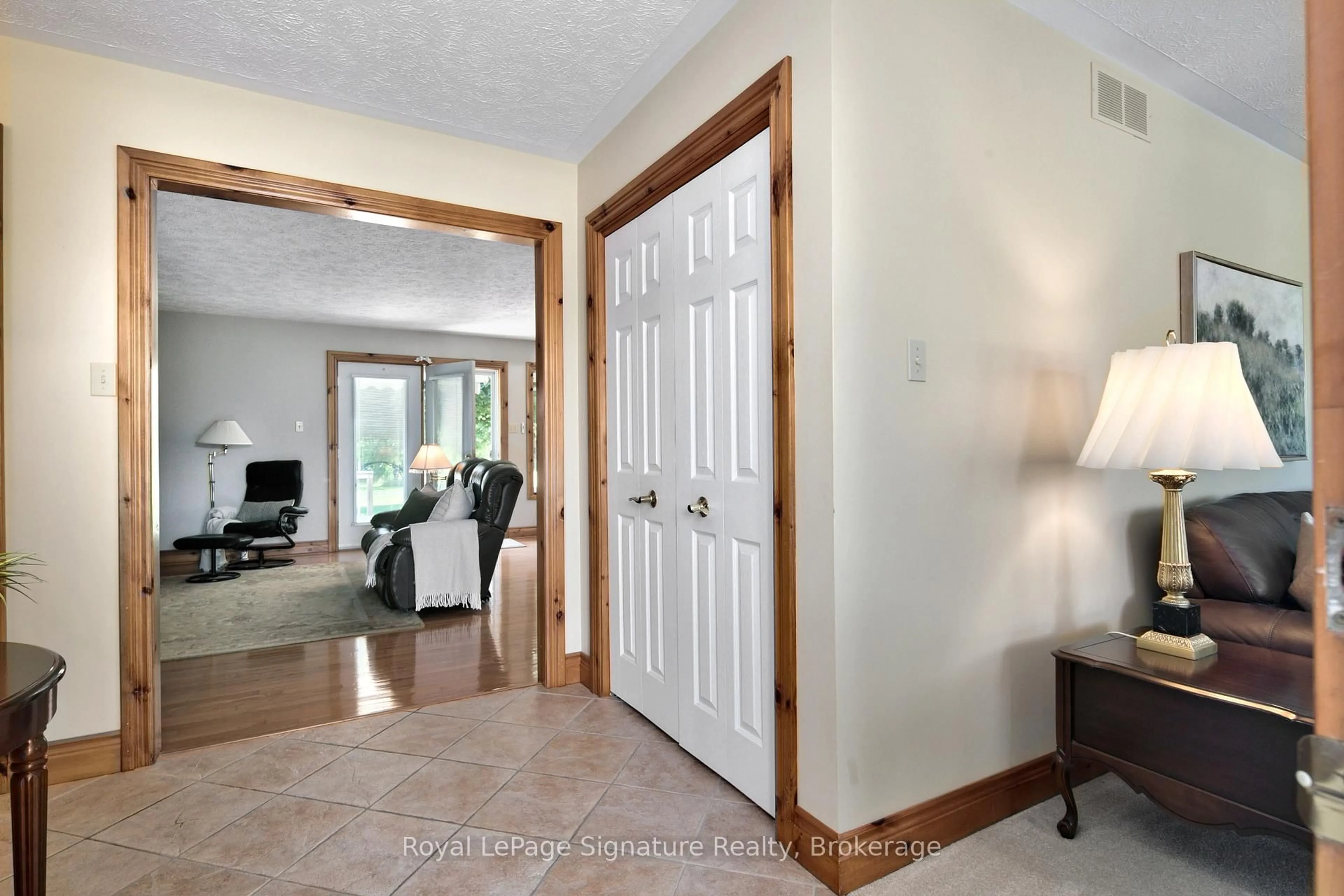 Indoor entryway for 3 Wickens Lane, Blue Mountains Ontario N0H 2P0