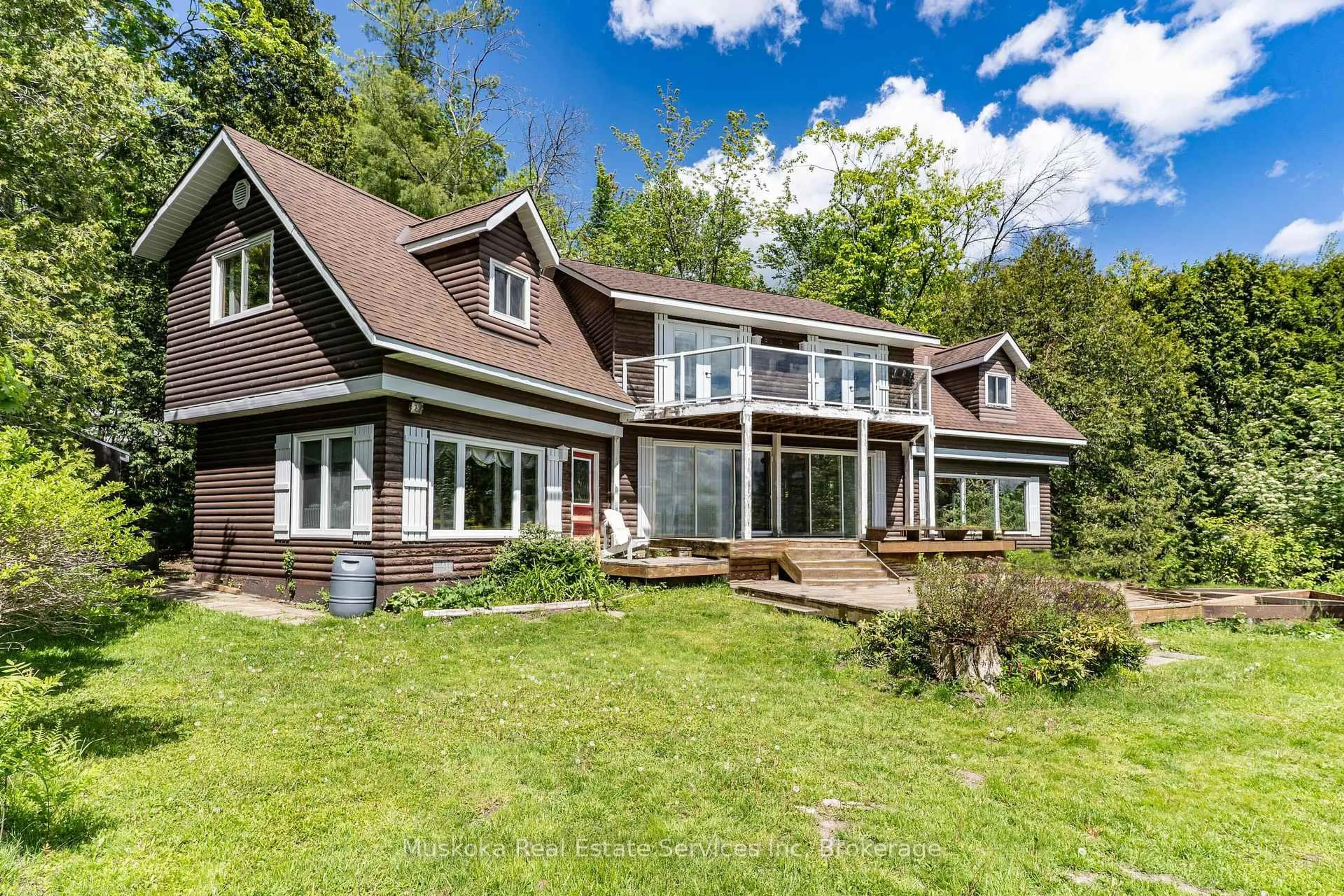 Home with vinyl exterior material, water/lake/river/ocean view for 655 Farquahar St, Gravenhurst Ontario P1P 1E3