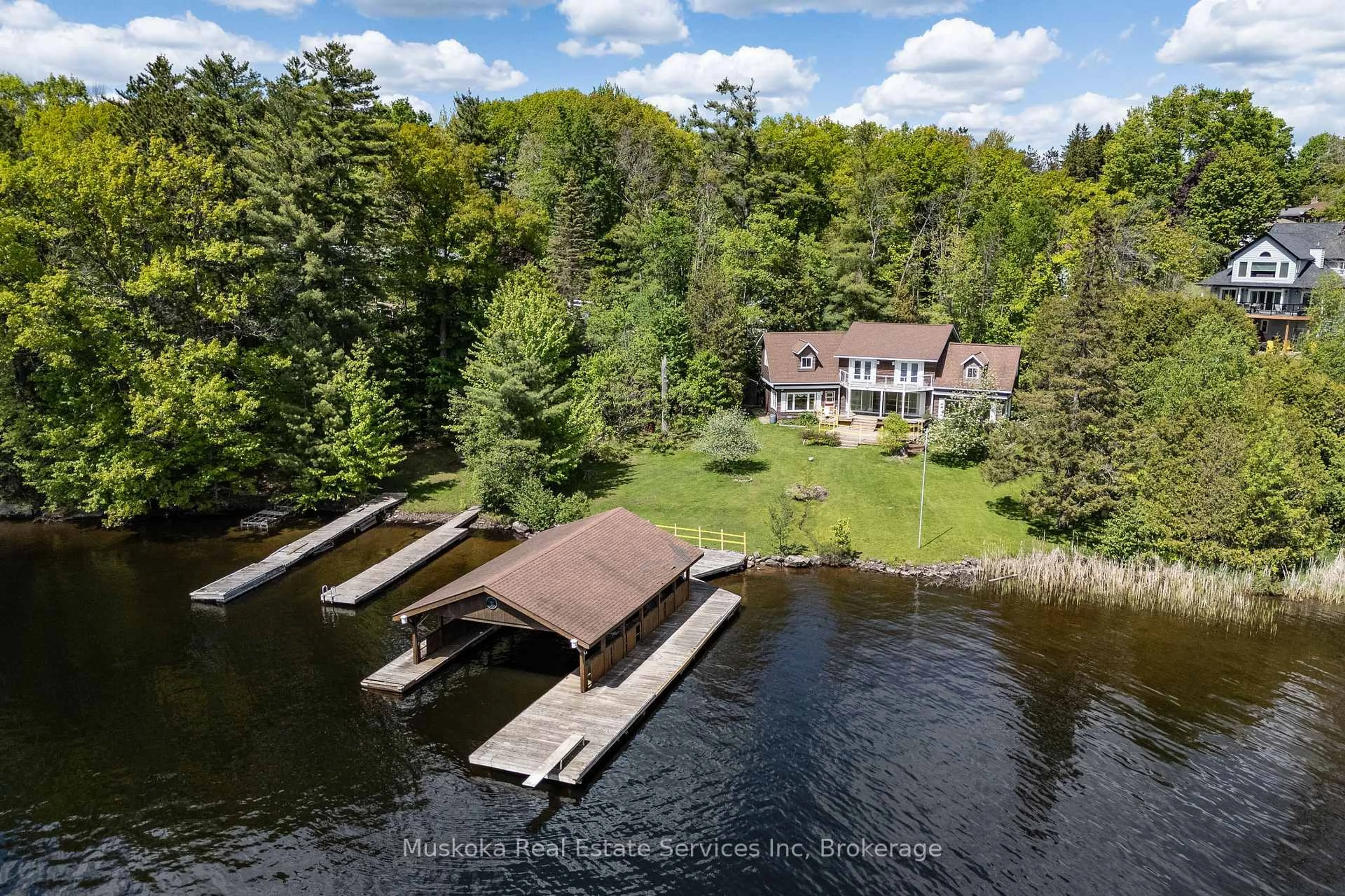 A pic from outside/outdoor area/front of a property/back of a property/a pic from drone, water/lake/river/ocean view for 655 Farquahar St, Gravenhurst Ontario P1P 1E3