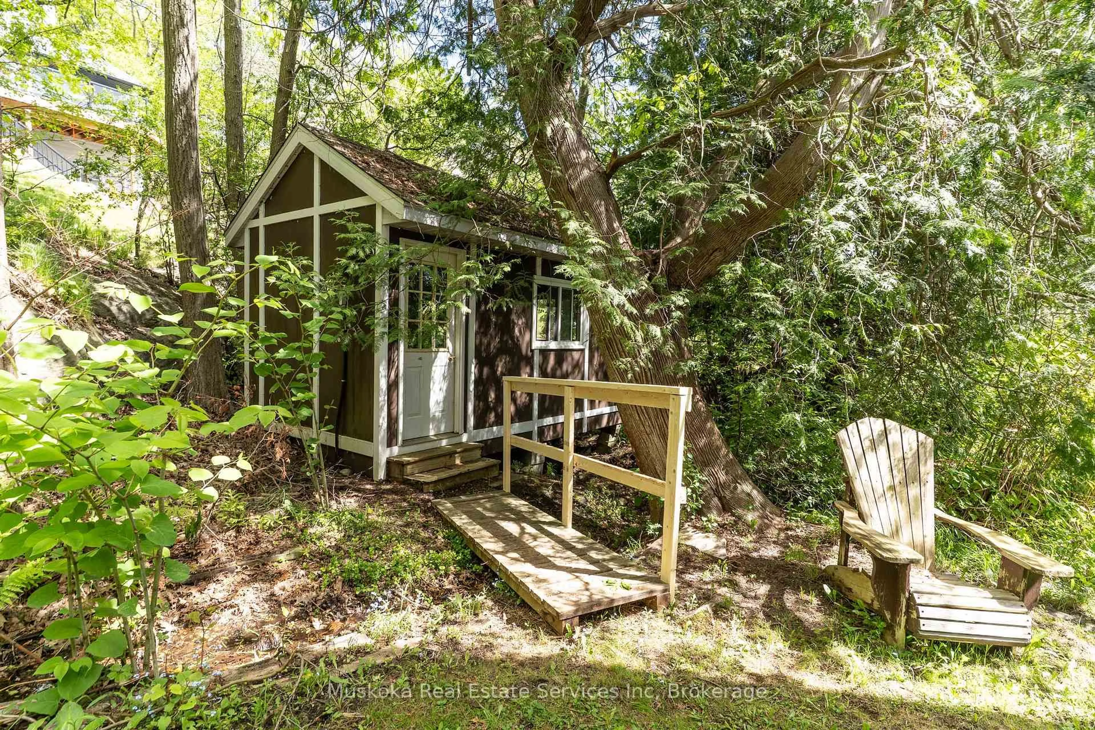 Shed for 655 Farquahar St, Gravenhurst Ontario P1P 1E3