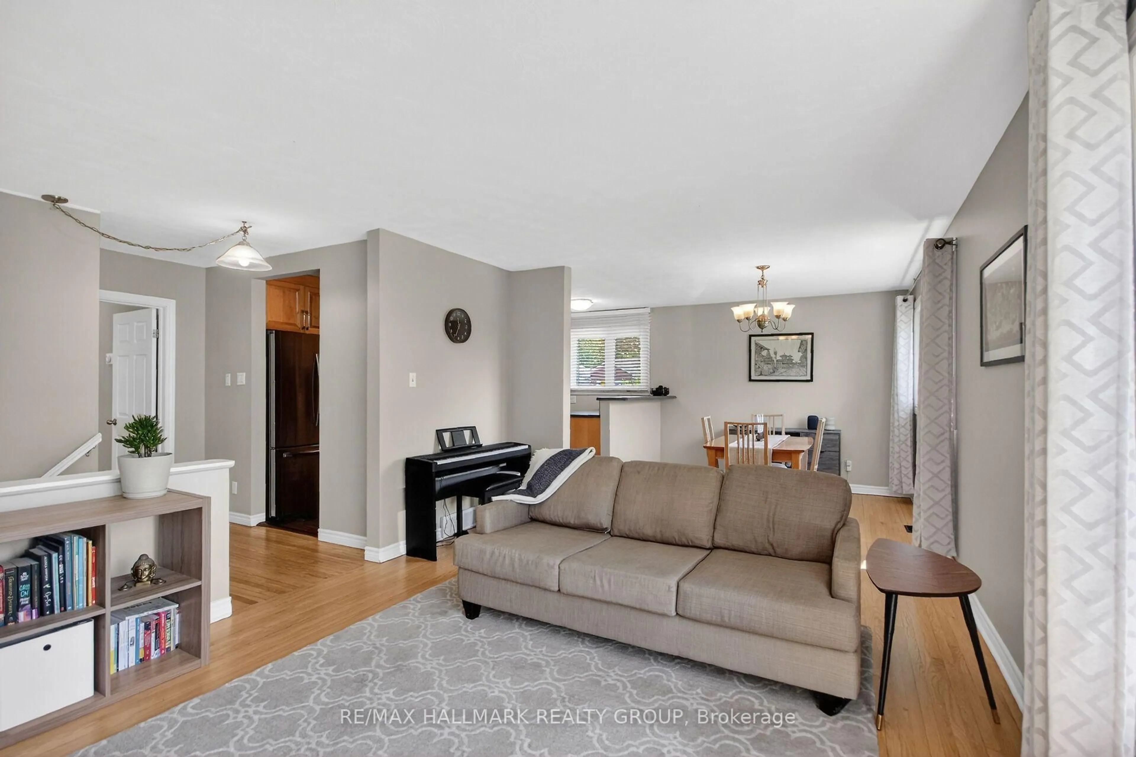 Living room with furniture, unknown for 1865 ARIZONA Ave, Ottawa Ontario K1H 6Z5