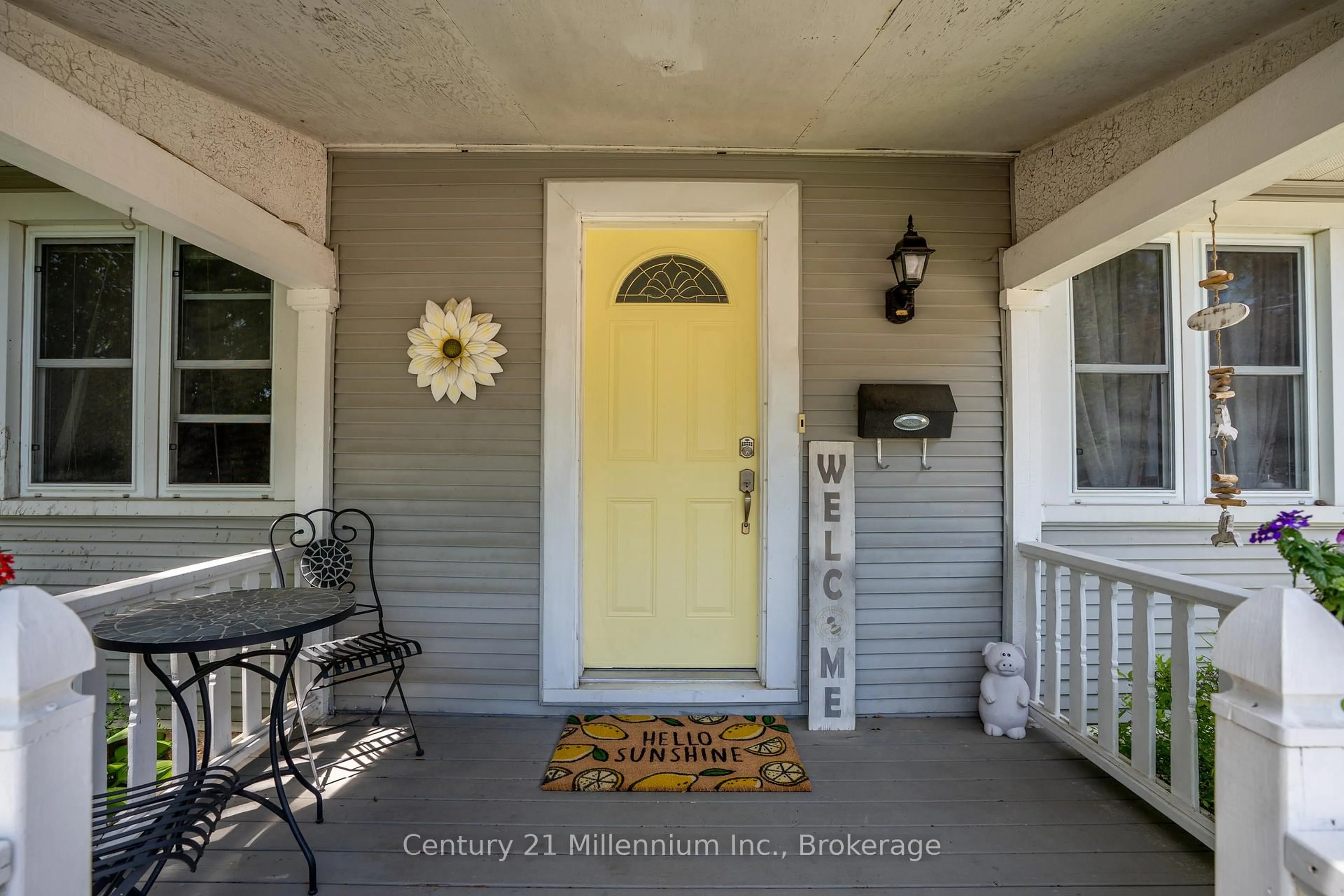 Indoor entryway for 1712 5th Ave, Owen Sound Ontario N4K 5B8