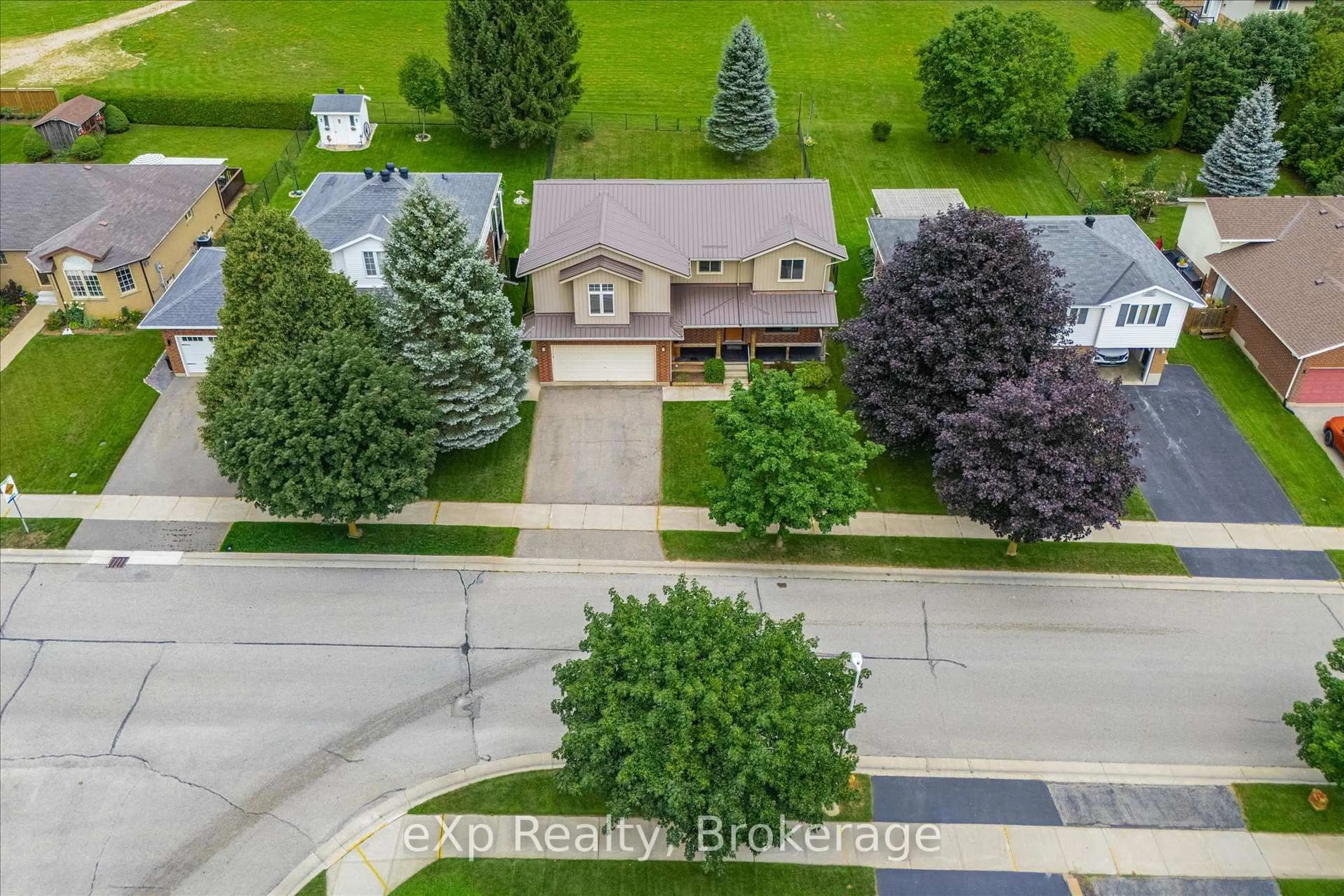 A pic from outside/outdoor area/front of a property/back of a property/a pic from drone, street for 19 Keating Dr, Centre Wellington Ontario N0B 1S0