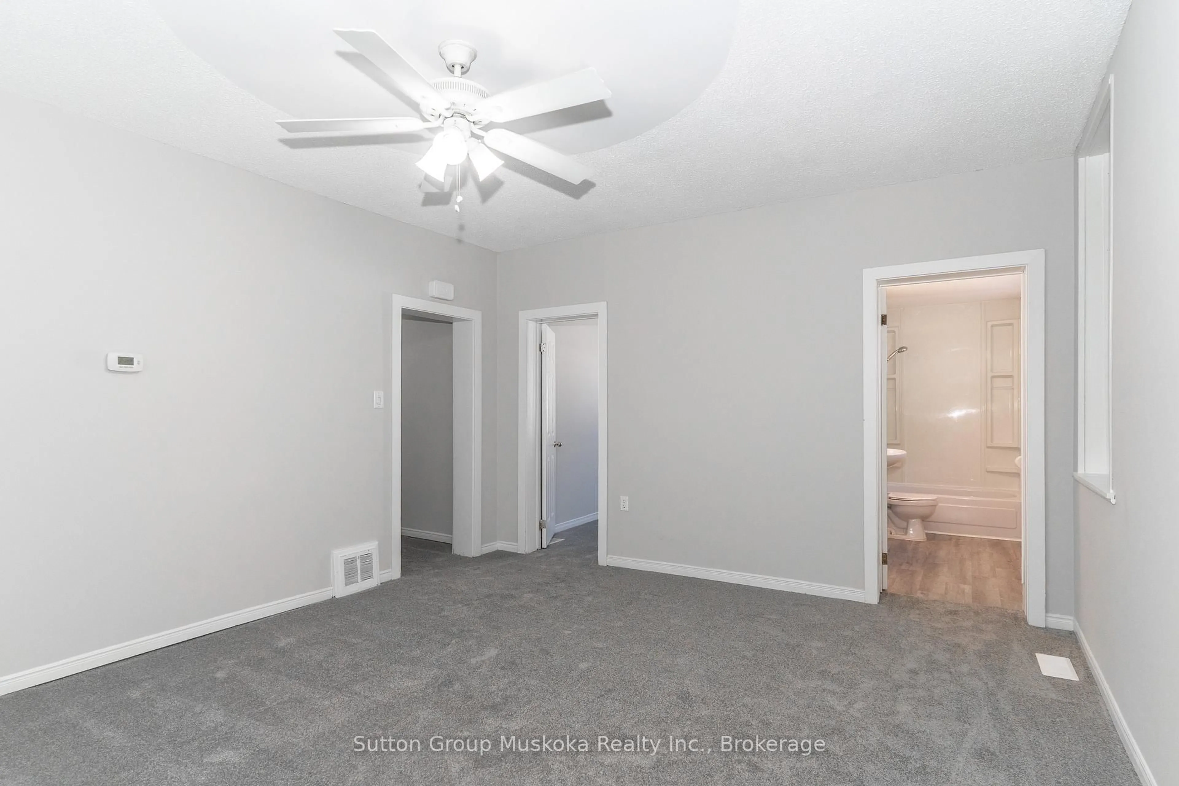 A pic of a room for 18 Susan St, Huntsville Ontario P1H 1X4