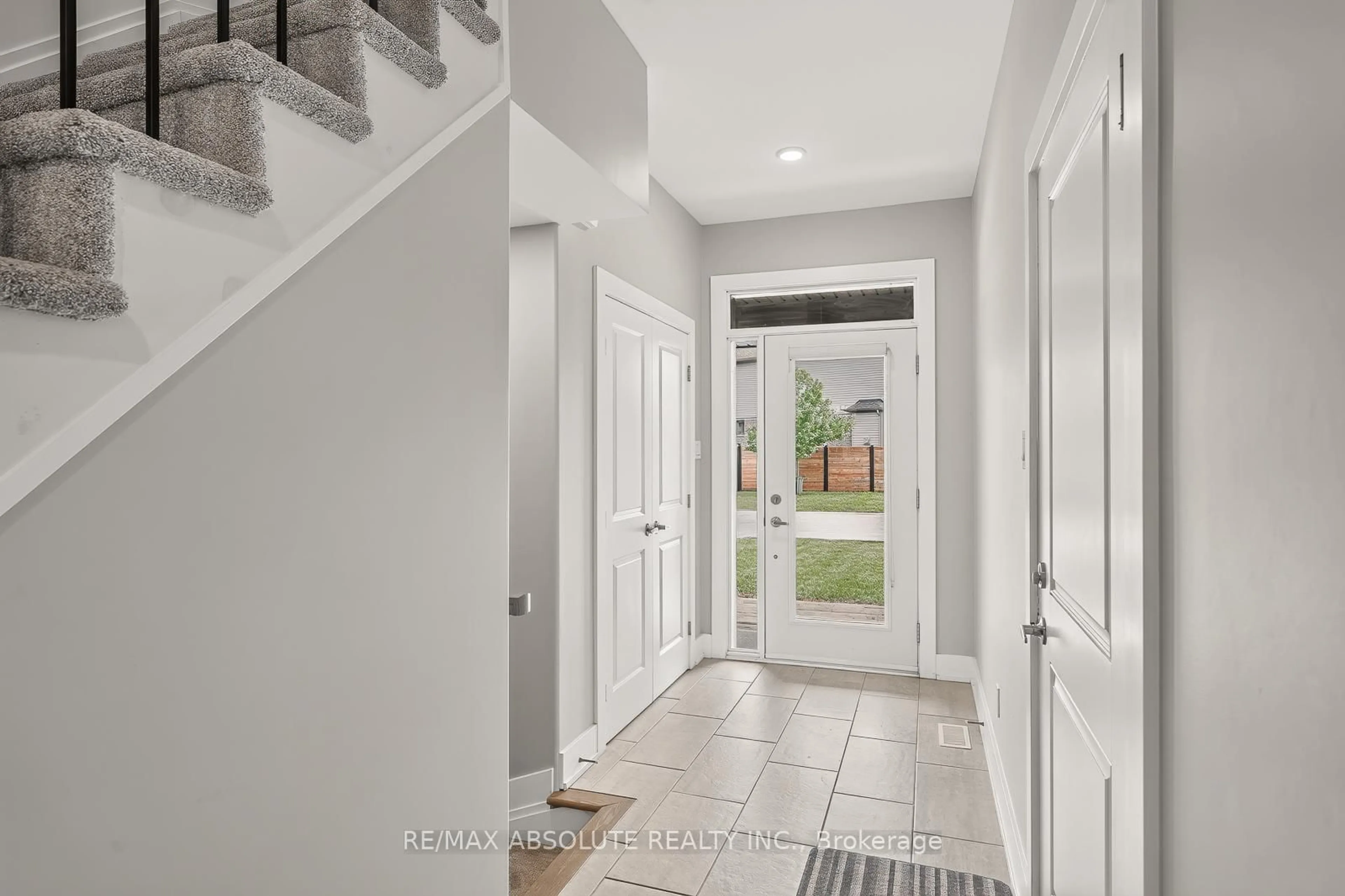 Indoor entryway for 308 Proud Walk Dr, Stittsville Ontario K2S 2L6