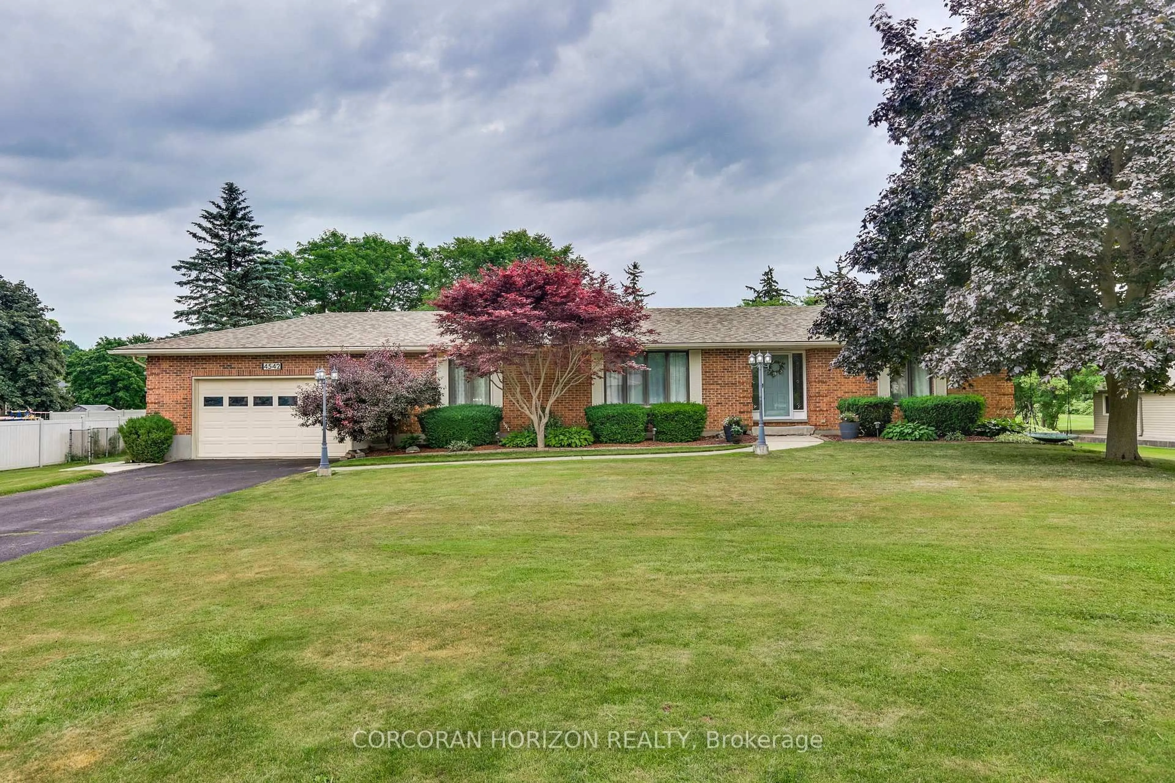 A pic from outside/outdoor area/front of a property/back of a property/a pic from drone, street for 4542 Avenue Rd, London South Ontario N6N 1E7