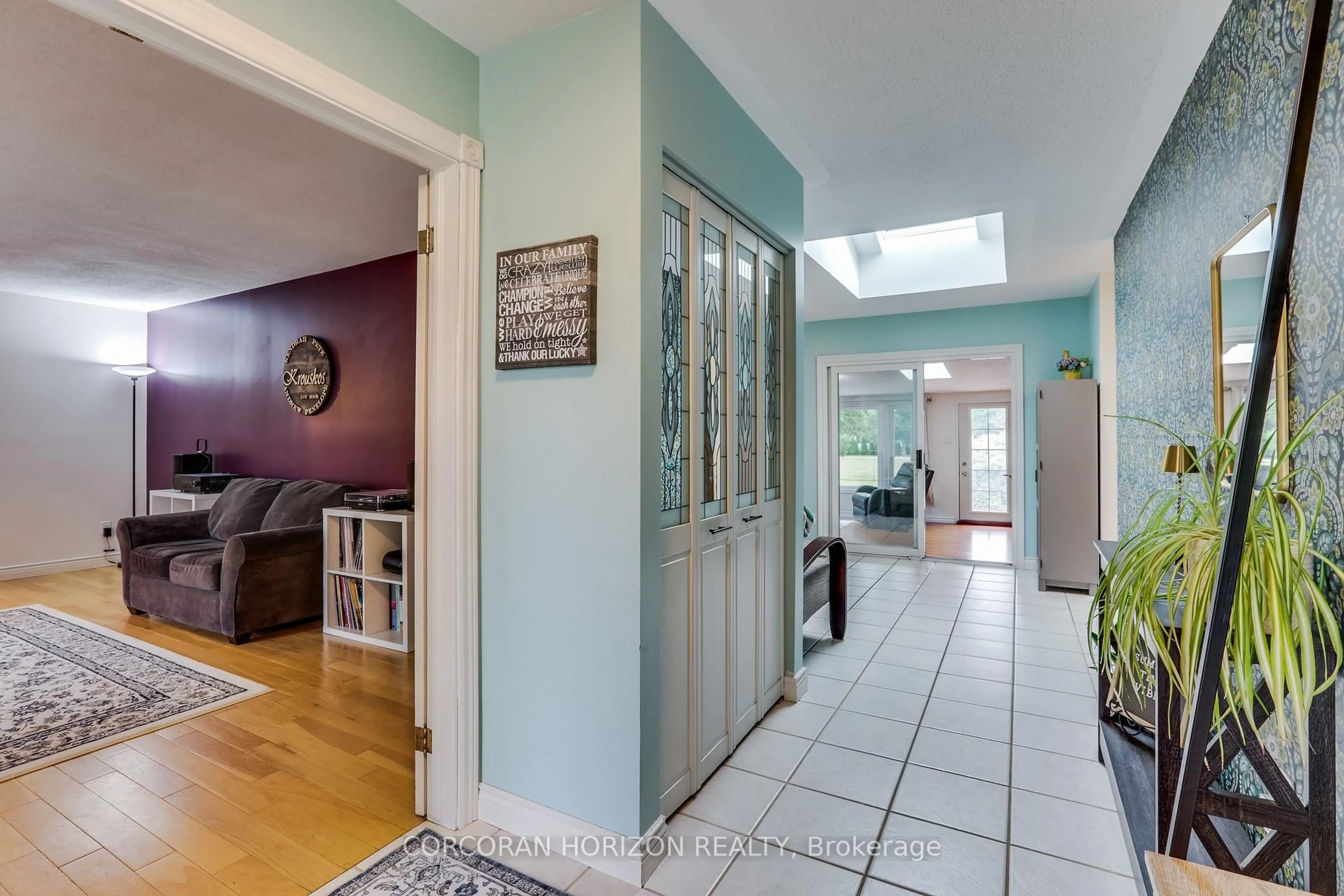 Indoor entryway for 4542 Avenue Rd, London South Ontario N6N 1E7