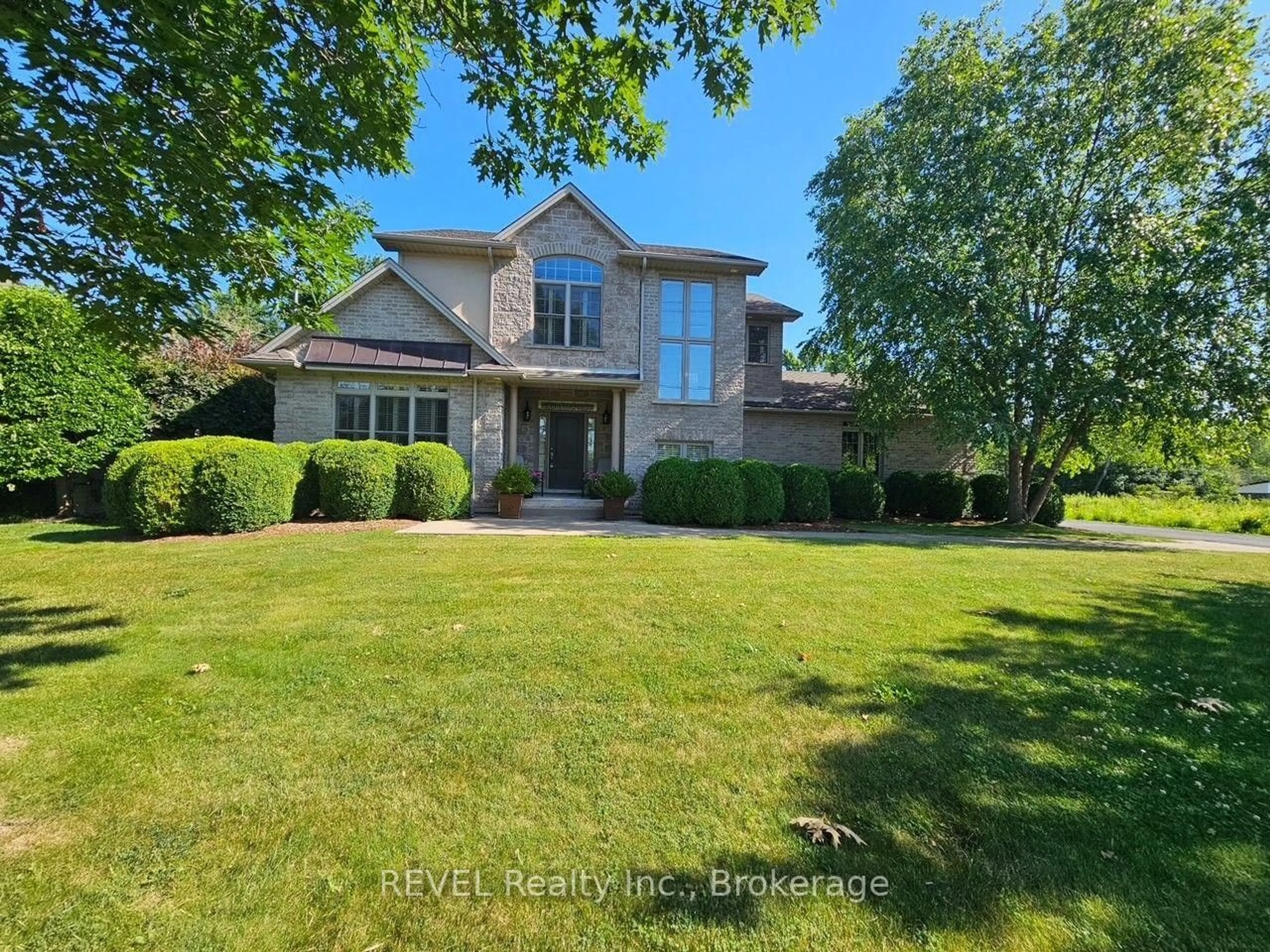 A pic from outside/outdoor area/front of a property/back of a property/a pic from drone, unknown for 3250 Thunder Bay Rd, Fort Erie Ontario L0S 1N0