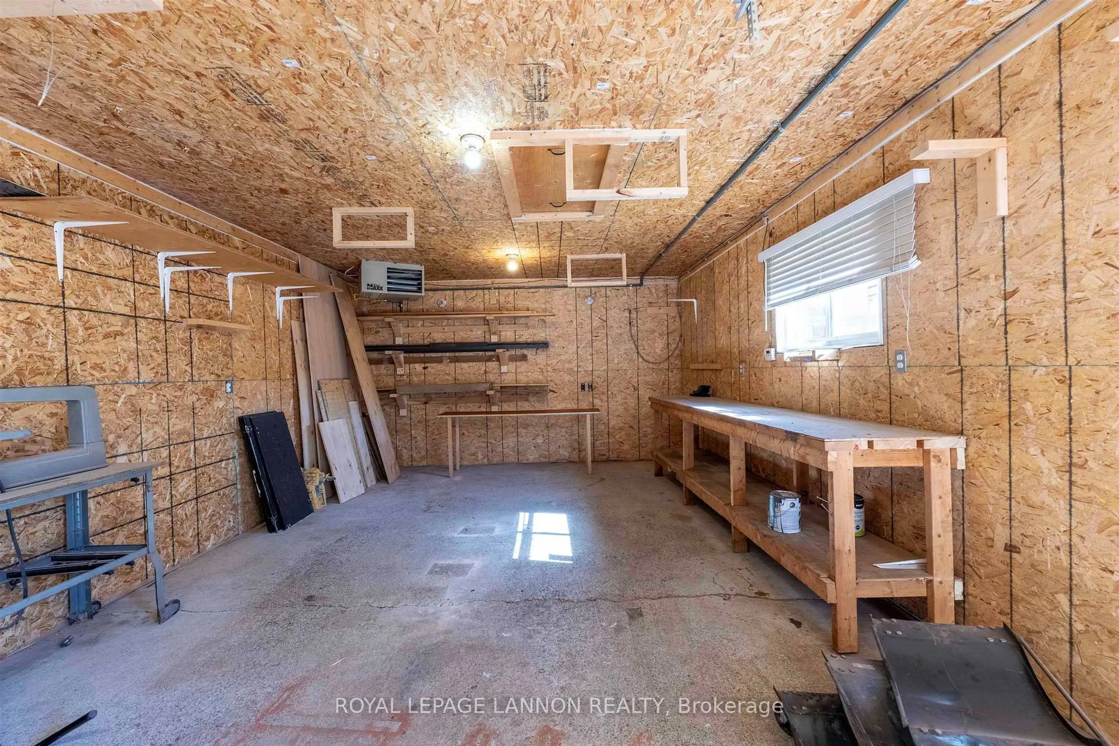 Indoor garage for 2625 RANKIN St, Thunder Bay Ontario P7E 6A3
