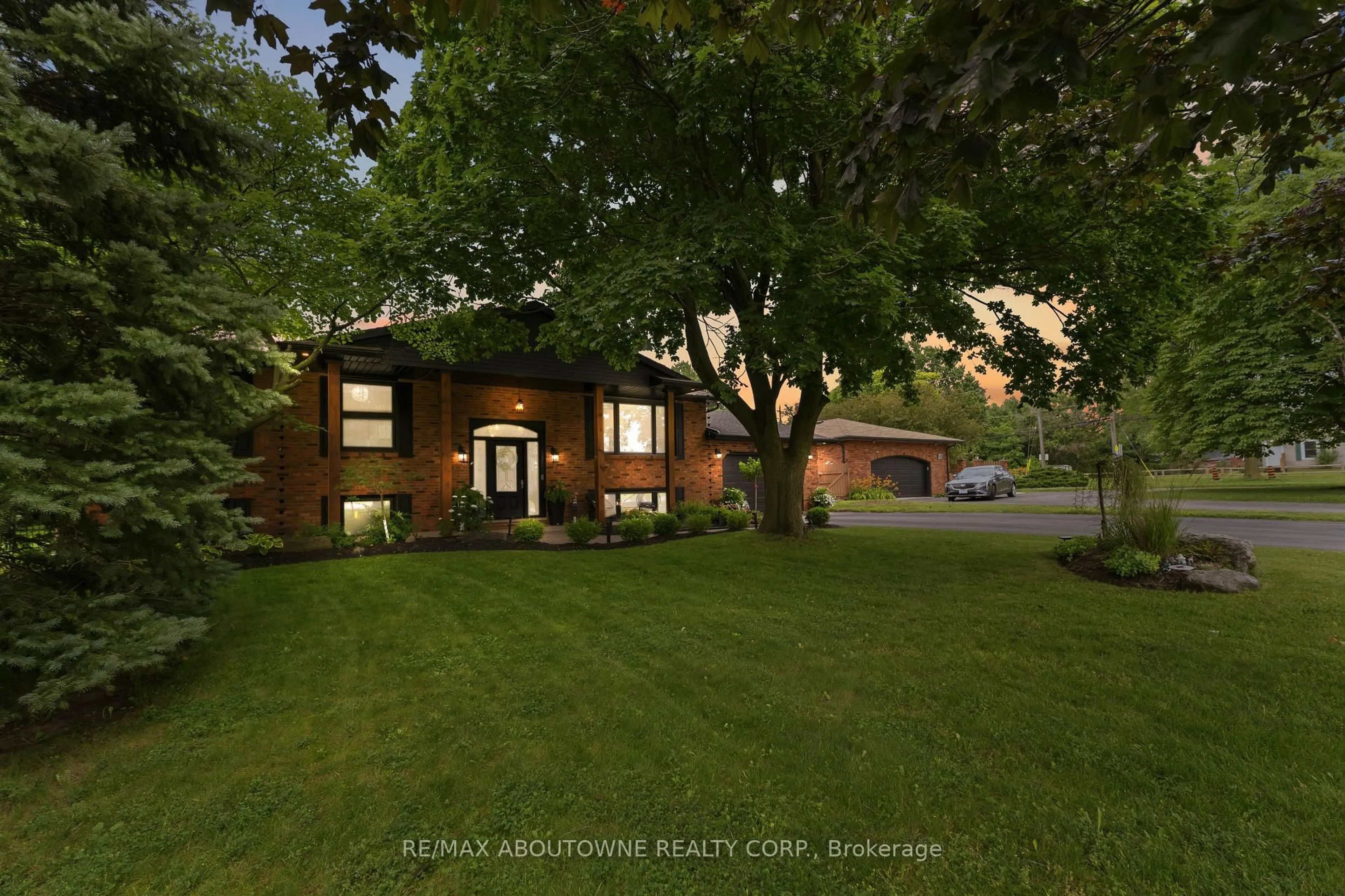 Home with brick exterior material, street for 249 Tanbark Rd, Niagara-on-the-Lake Ontario L0S 1P0
