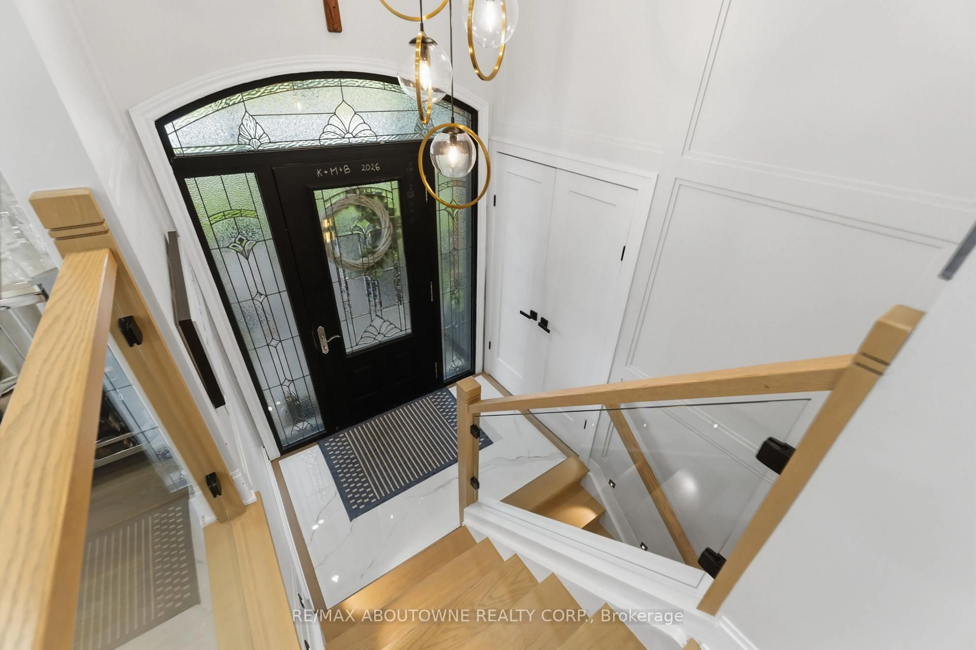 Indoor foyer for 249 Tanbark Rd, Niagara-on-the-Lake Ontario L0S 1P0
