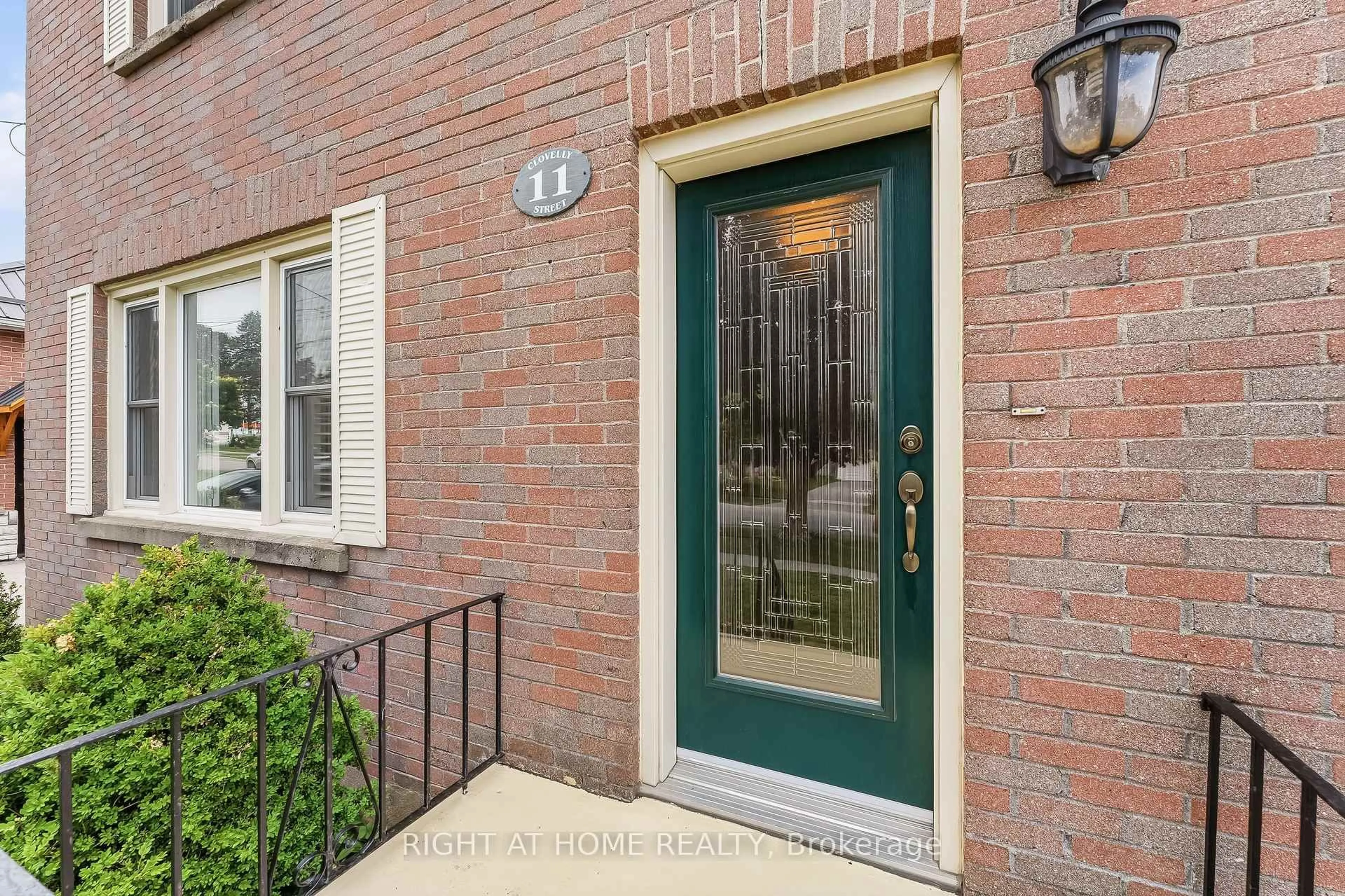 Indoor entryway for 11 Clovelly St, Port Hope Ontario L1A 2J4