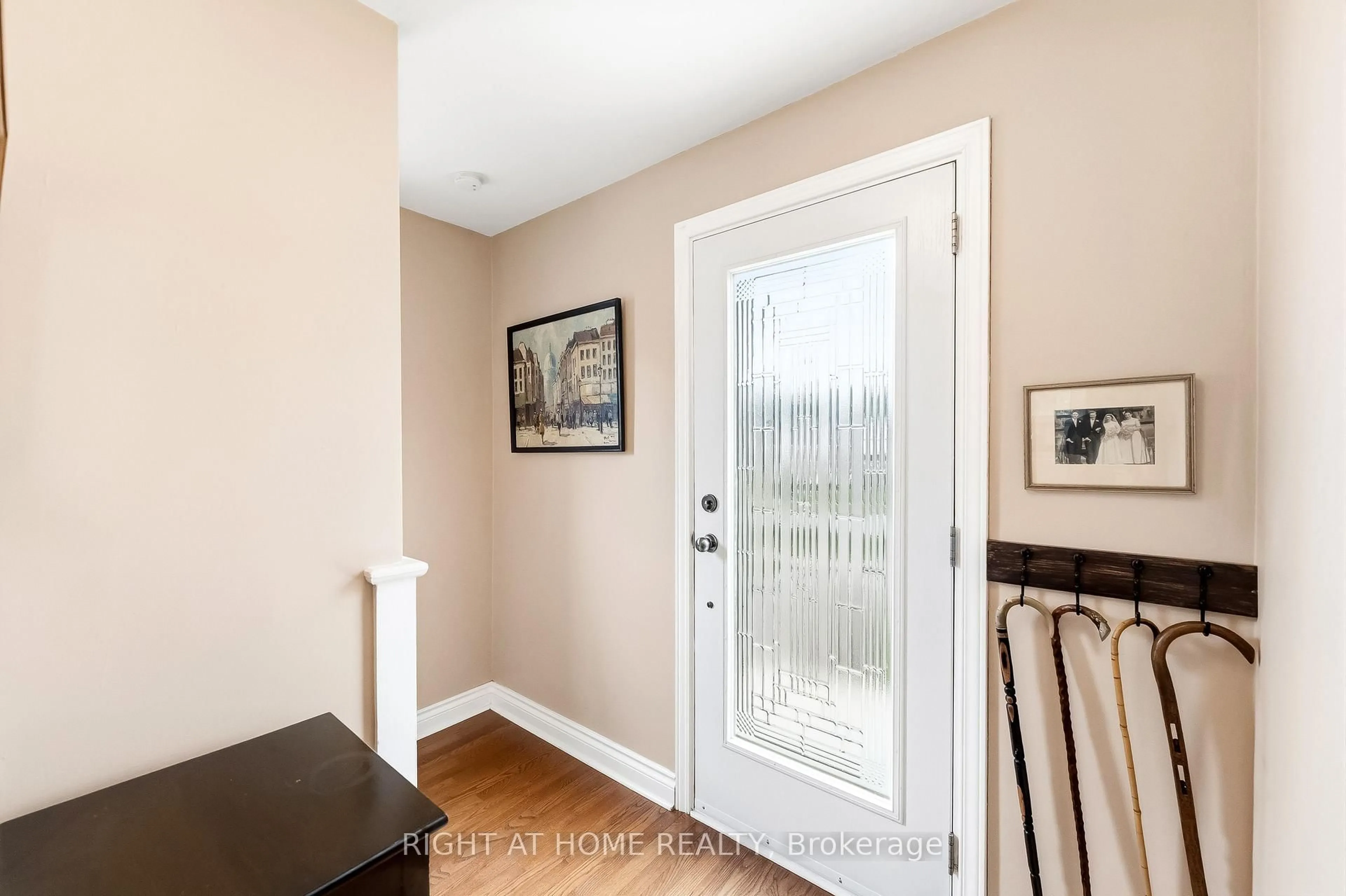 Indoor entryway for 11 Clovelly St, Port Hope Ontario L1A 2J4