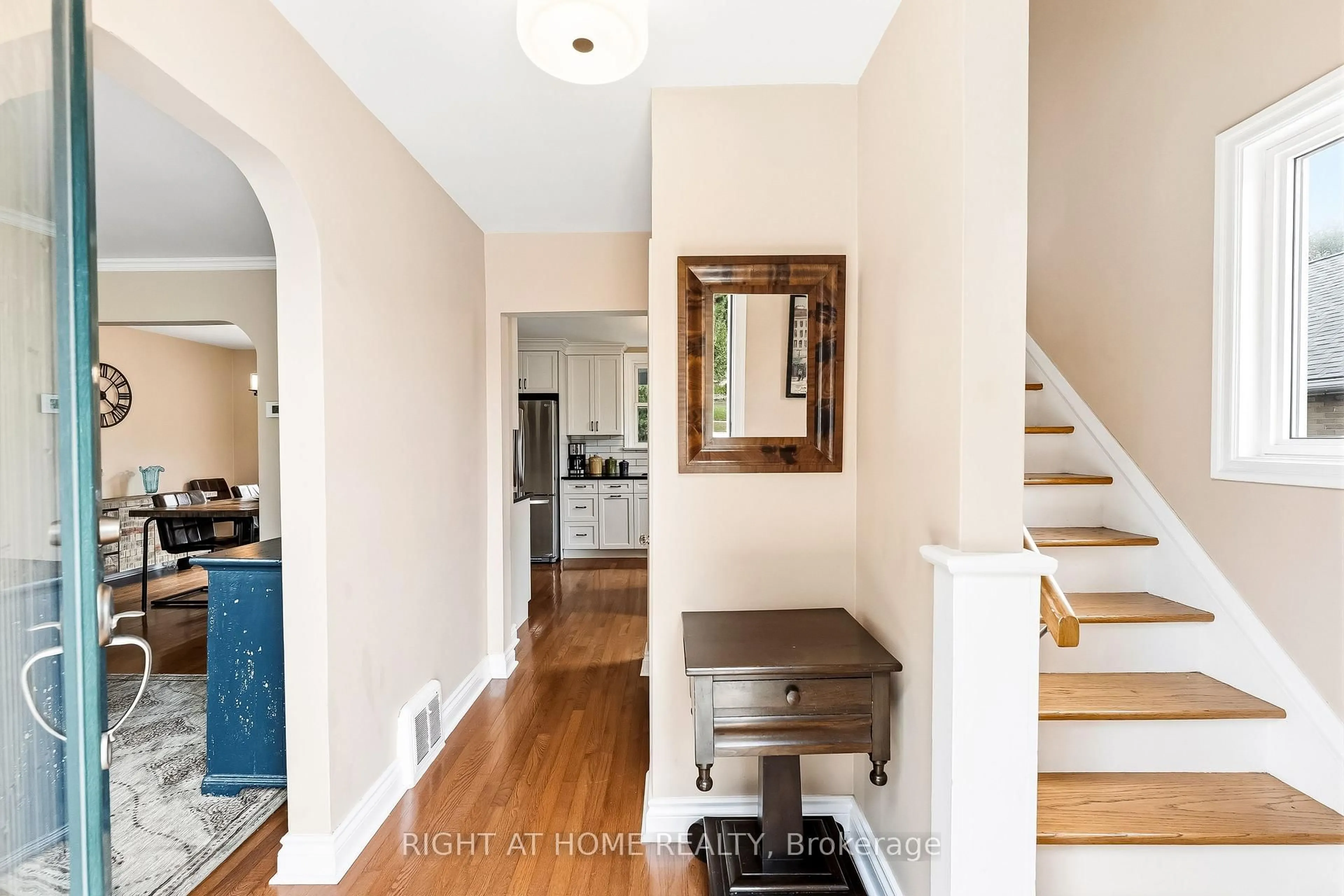 Indoor entryway for 11 Clovelly St, Port Hope Ontario L1A 2J4