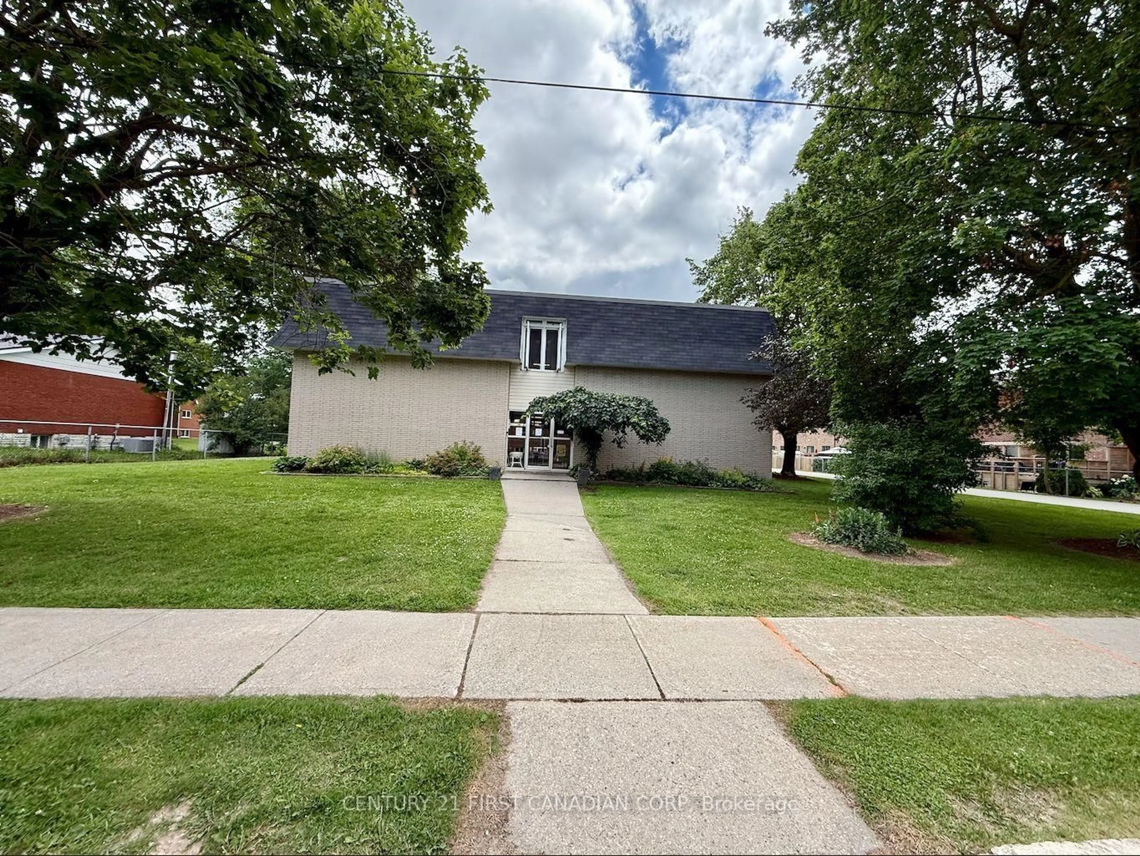 A pic from outside/outdoor area/front of a property/back of a property/a pic from drone, street for 118 Preston St, Wellington North Ontario N0G 1A0