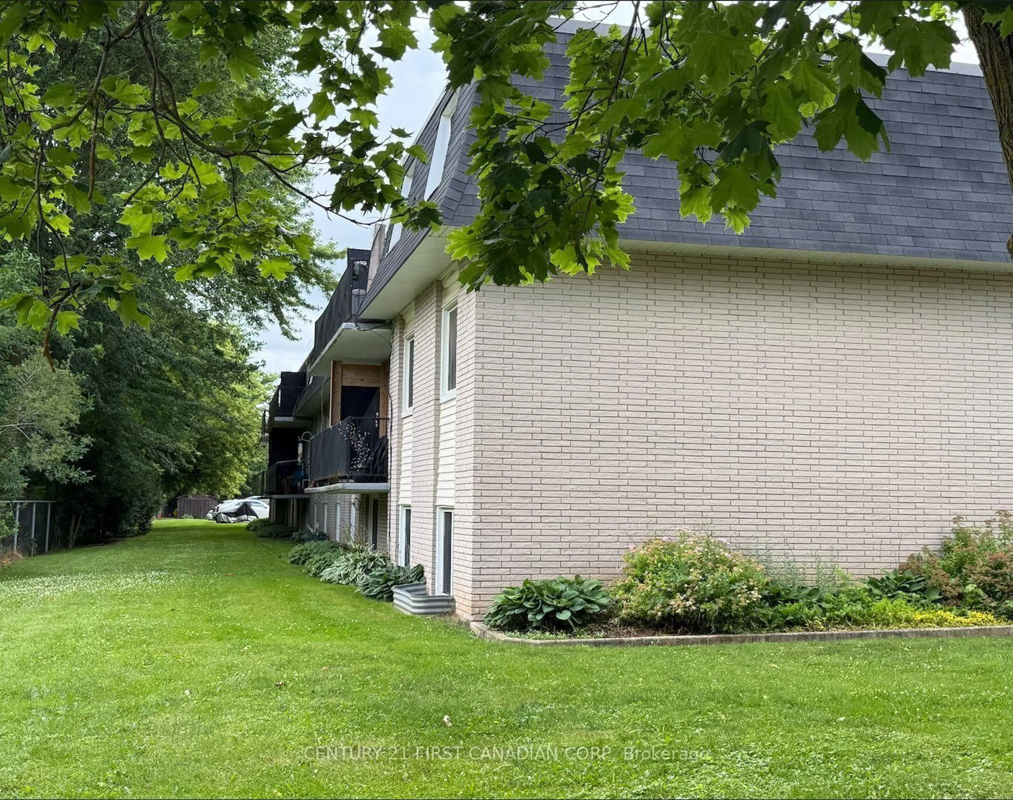 Patio, unknown for 118 Preston St, Wellington North Ontario N0G 1A0