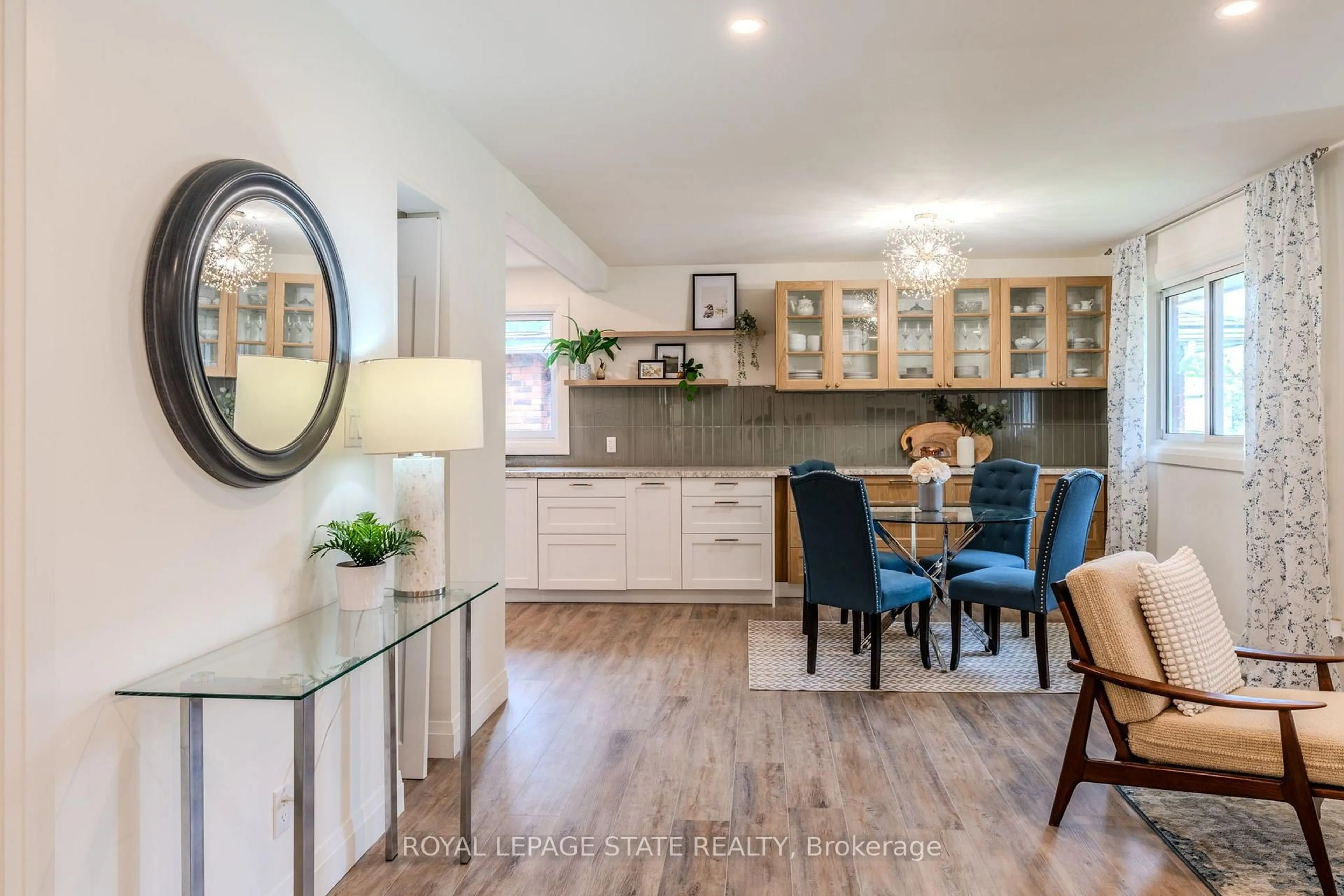 Open concept kitchen, unknown for 17 WOODSVIEW Ave, Grimsby Ontario L3M 3S5
